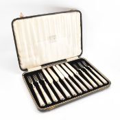 BOXED SET OF HALLMARKED SILVER HANDLED KNIVES & FORKS