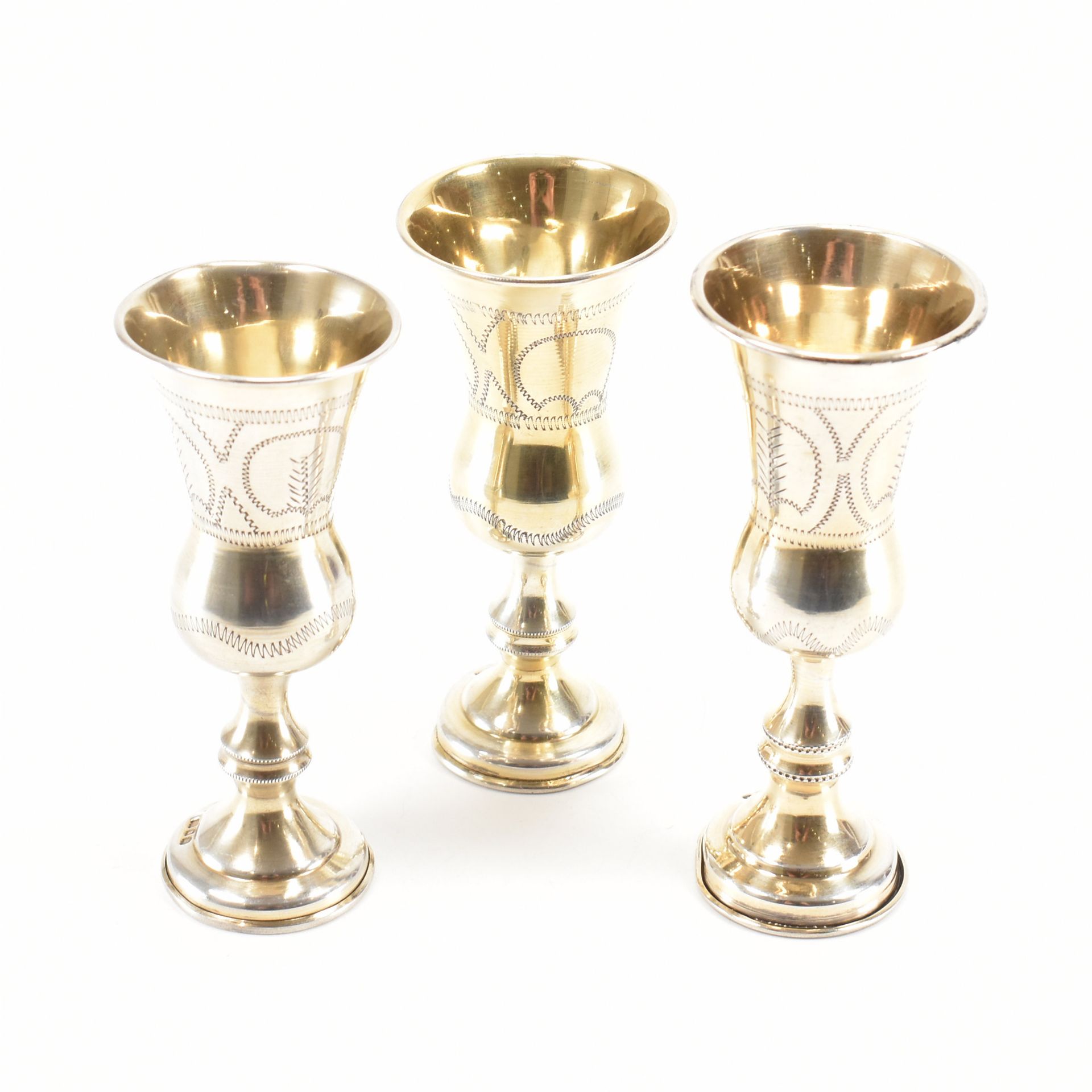 A SET OF THREE 1920S SILVER HALLMARKED JEWISH KIDDUSH CUPS