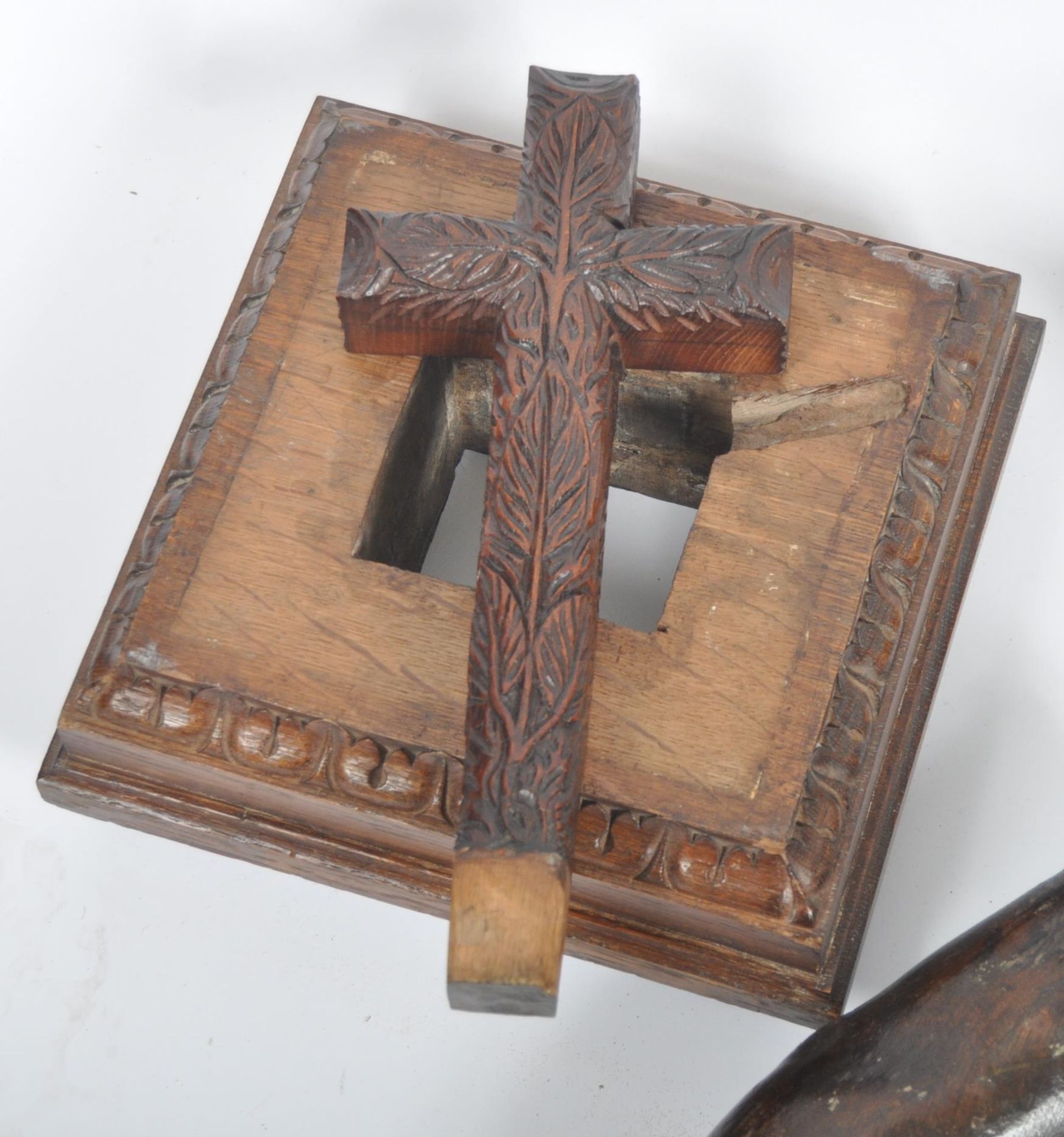 COLLECTION OF ECCLESIASTICAL CARVED OBJECTS - Bild 6 aus 6