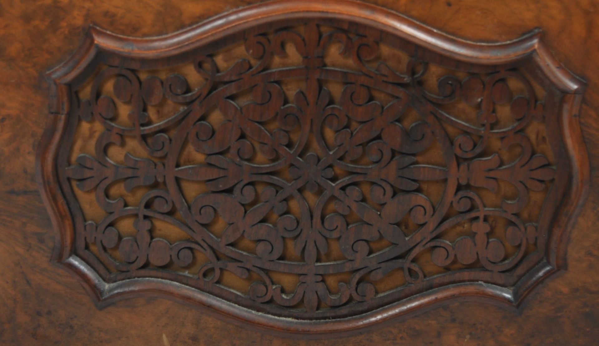 19TH CENTURY WALNUT LIDDED MAGAZINE BOX - Image 3 of 8