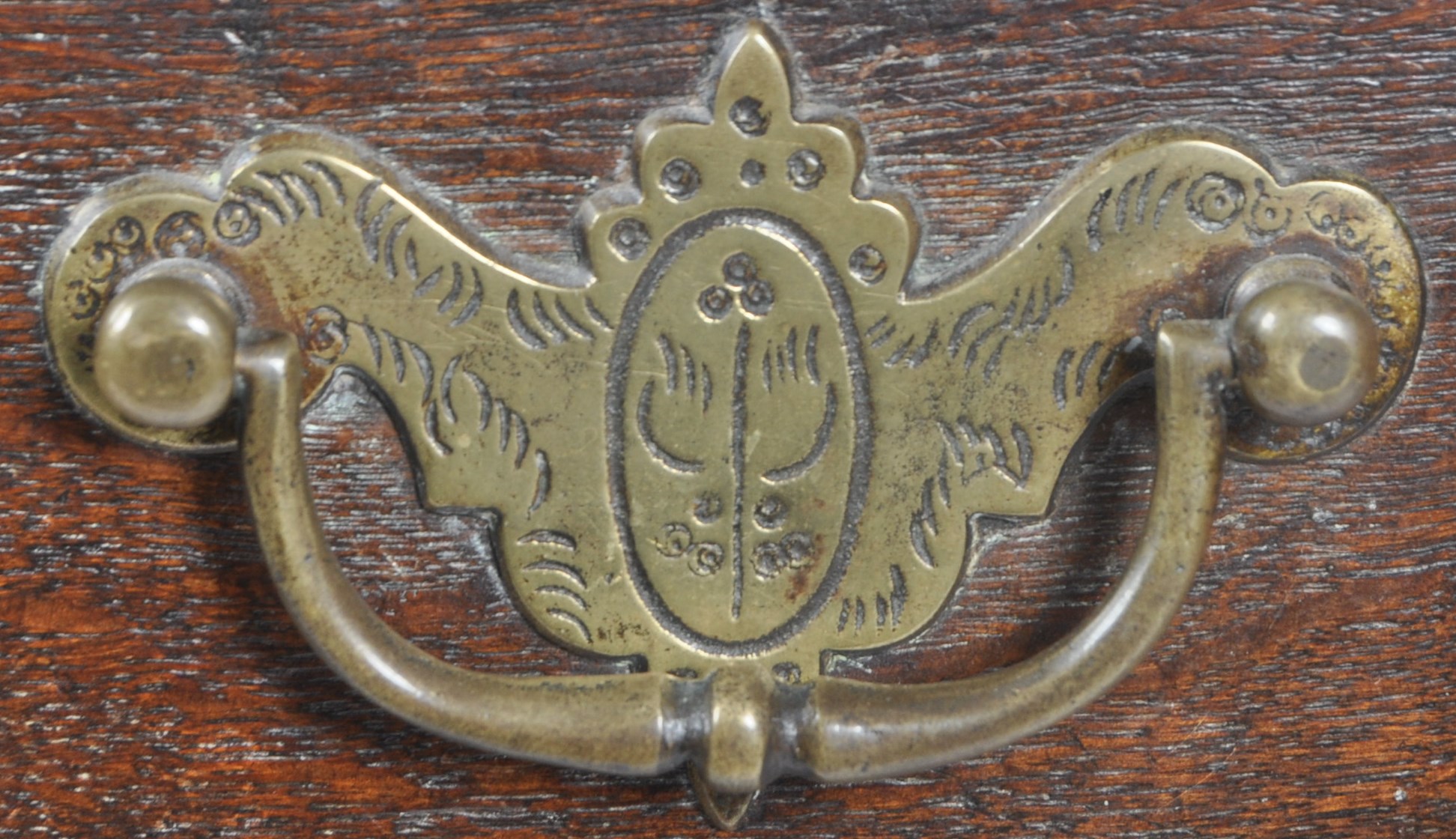 17TH CENTURY OAK & ELM COMMONWEALTH CHEST OF DRAWERS - Image 4 of 9