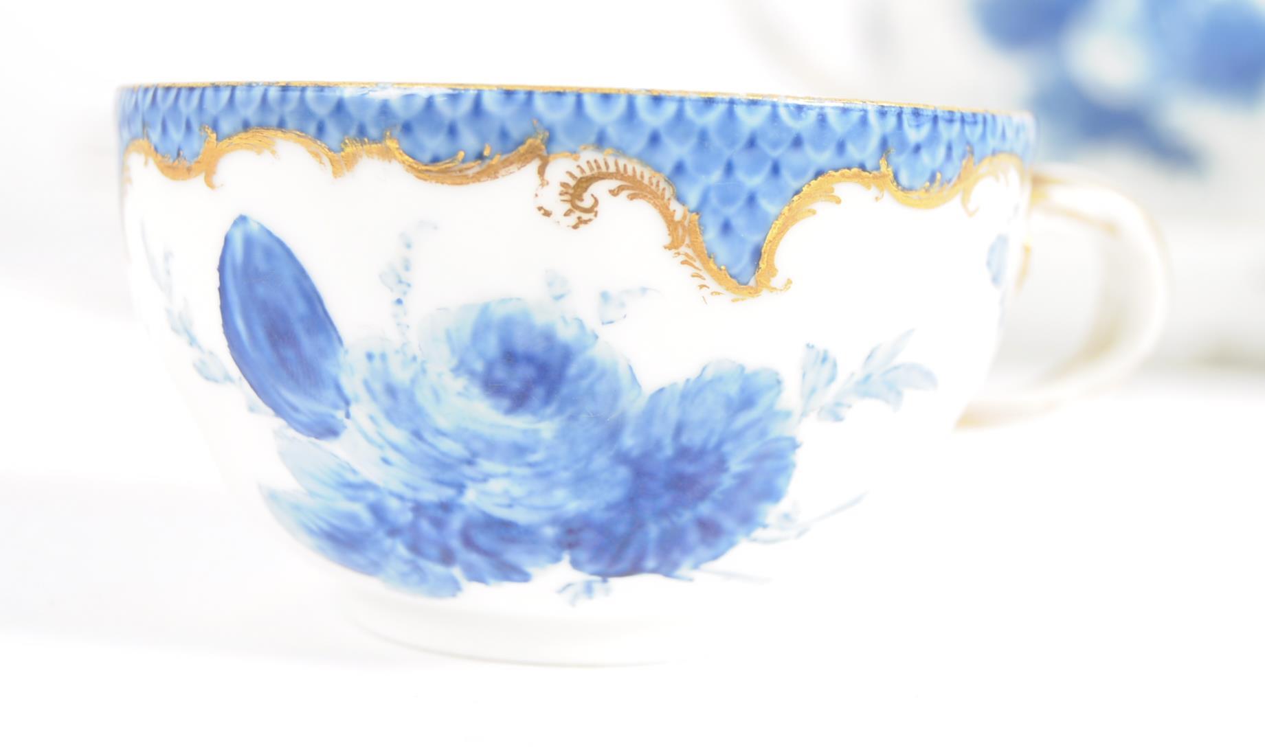 19TH CENTURY MEISSEN BLUE & WHITE PORCELAIN TEA SET - Image 10 of 18