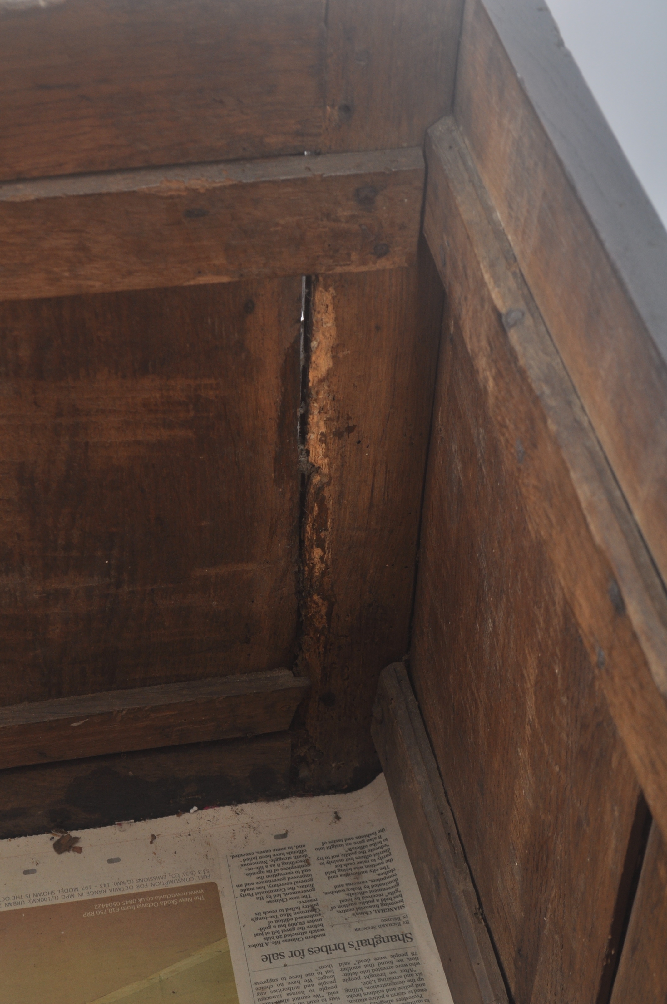 LARGE 18TH CENTURY CARVED OAK COFFER CHEST - Image 6 of 7