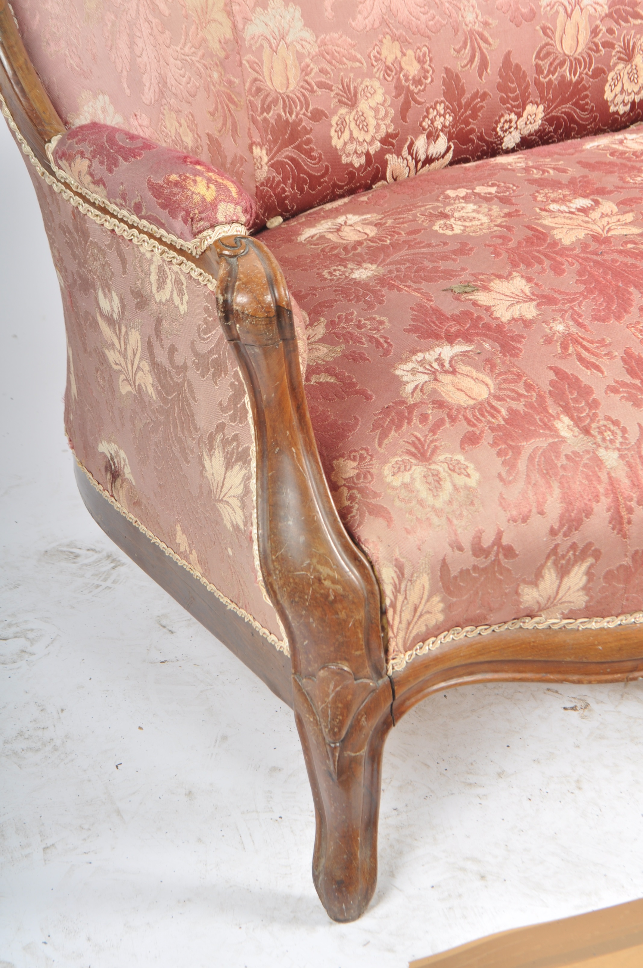 19TH CENTURY VICTORIAN ROSEWOOD SOFA SETTEE - Image 4 of 7