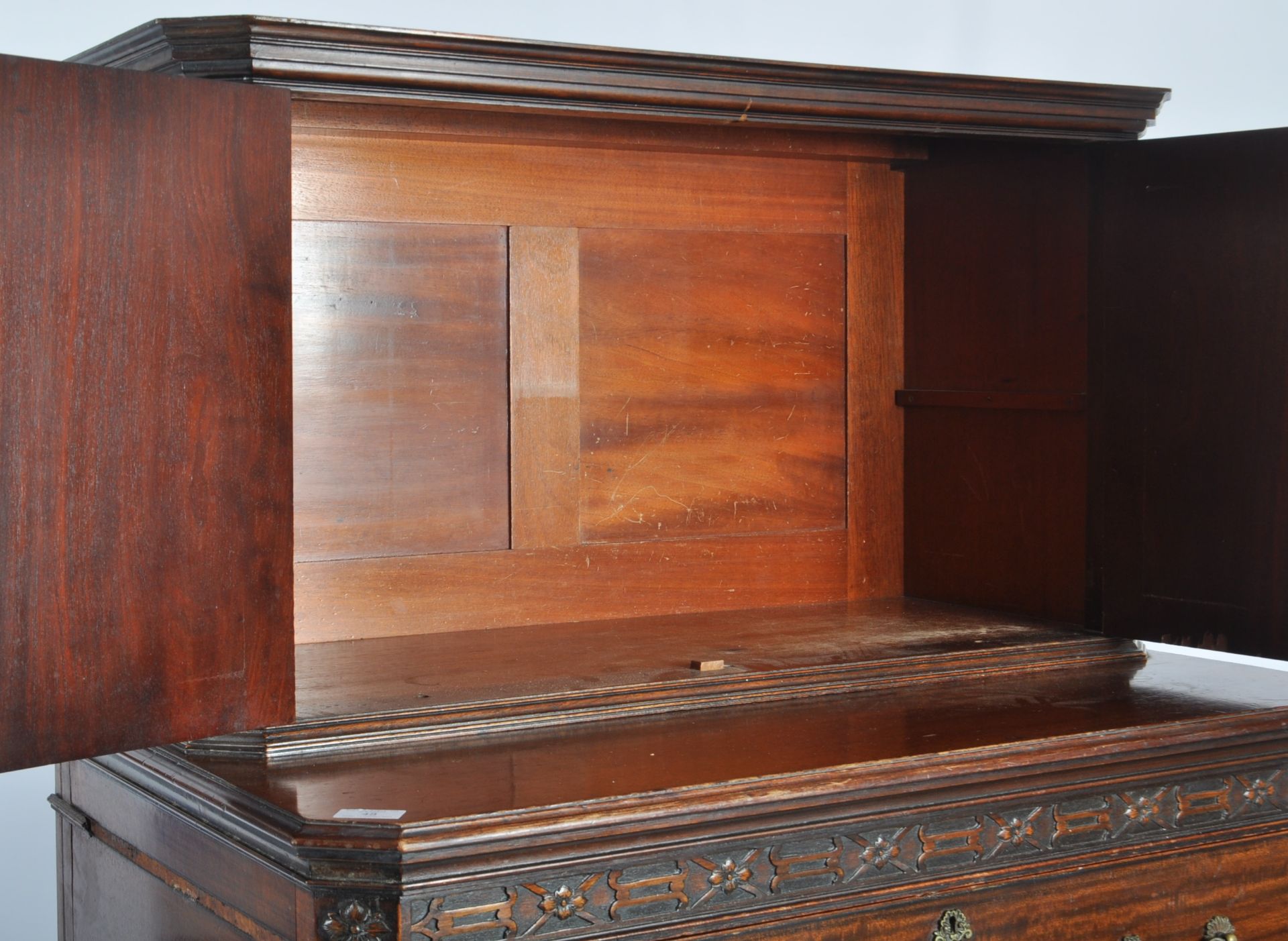 LARGE 19TH CENTURY VICTORIAN MAHOGANY CUPBOARD ON CHEST - Image 5 of 13