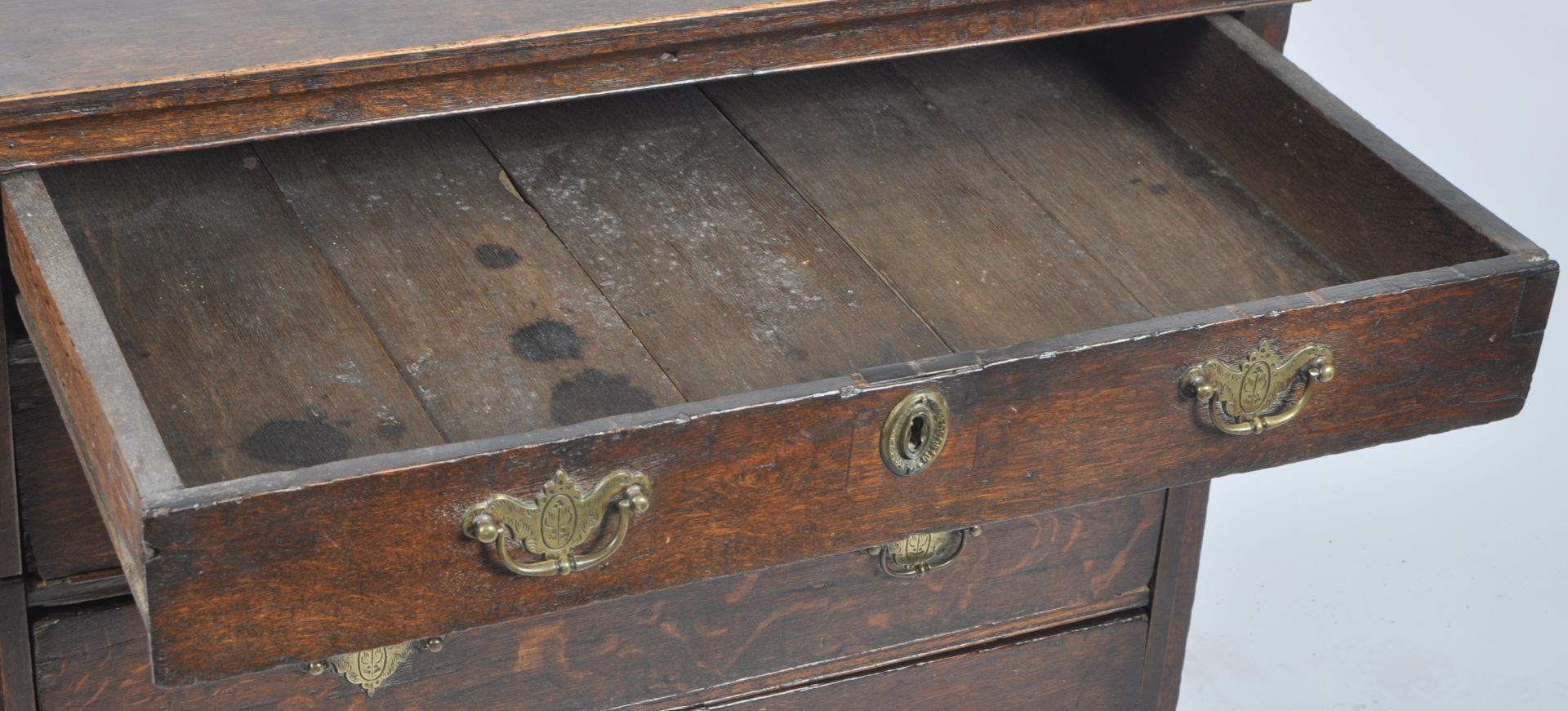 17TH CENTURY OAK & ELM COMMONWEALTH CHEST OF DRAWERS - Image 6 of 9
