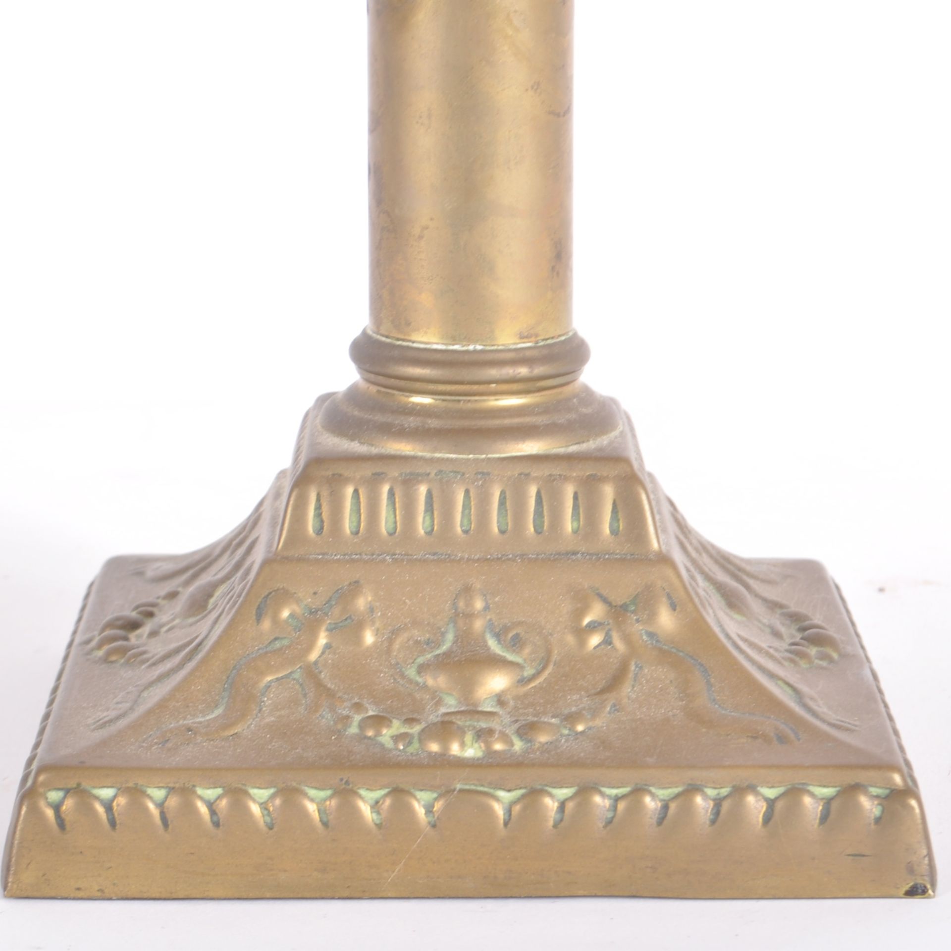 19TH CENTURY VICTORIAN NEOCLASSICAL OIL LAMP - Image 2 of 8