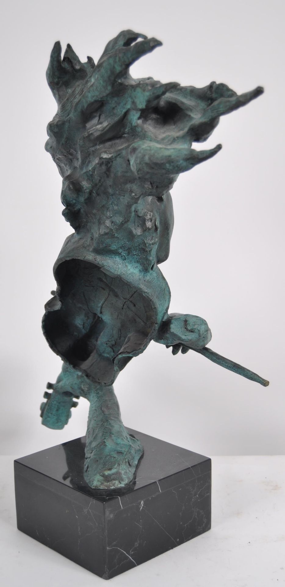 20TH CENTURY MODERNIST BRONZE STATUE OF A VIOLINIST - Image 6 of 6