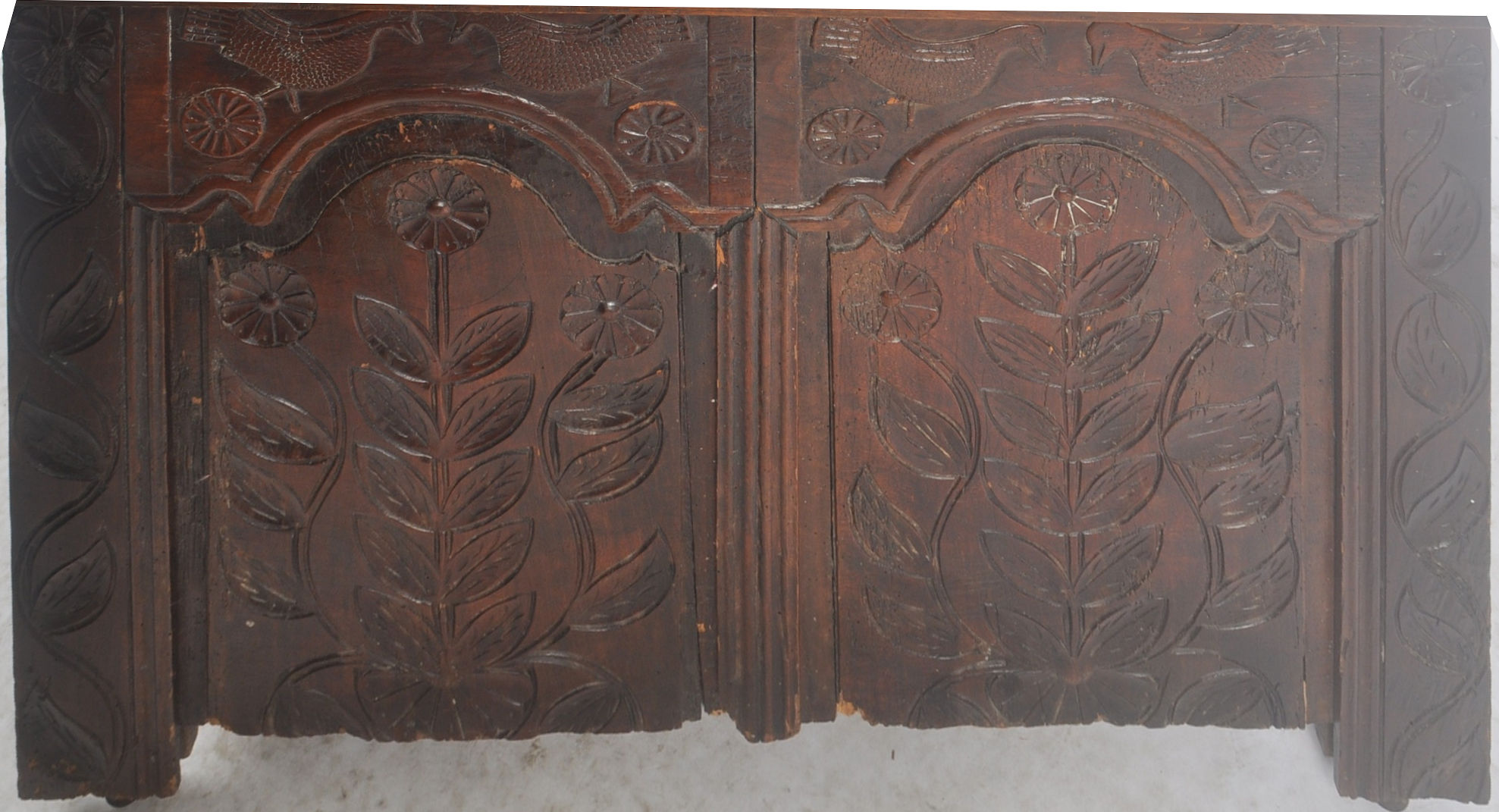 LARGE 18TH CENTURY CARVED OAK COFFER CHEST - Image 3 of 7