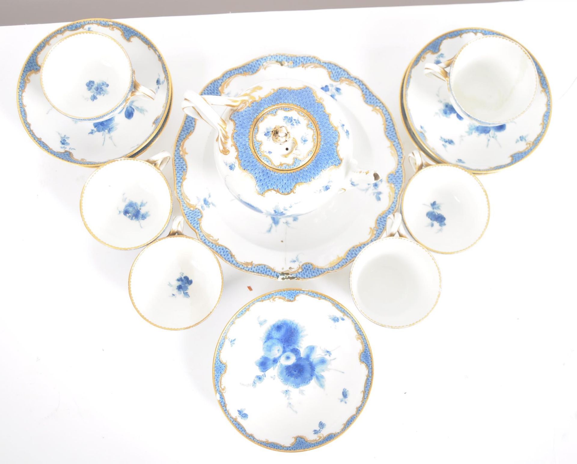 19TH CENTURY MEISSEN BLUE & WHITE PORCELAIN TEA SET - Image 4 of 18