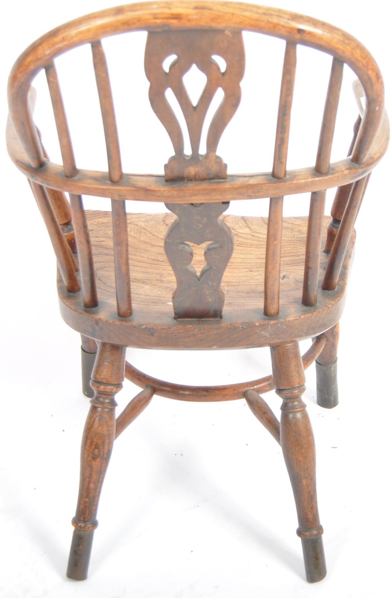 19TH CENTURY ELM WINDSOR CHILDS CHAIR - Image 6 of 7