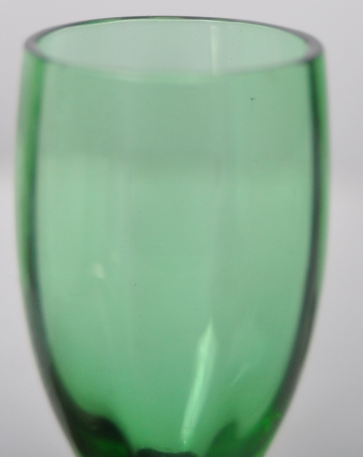 SET OF SIX GREEN GLASS AND SILVER GLASSES - Image 4 of 8