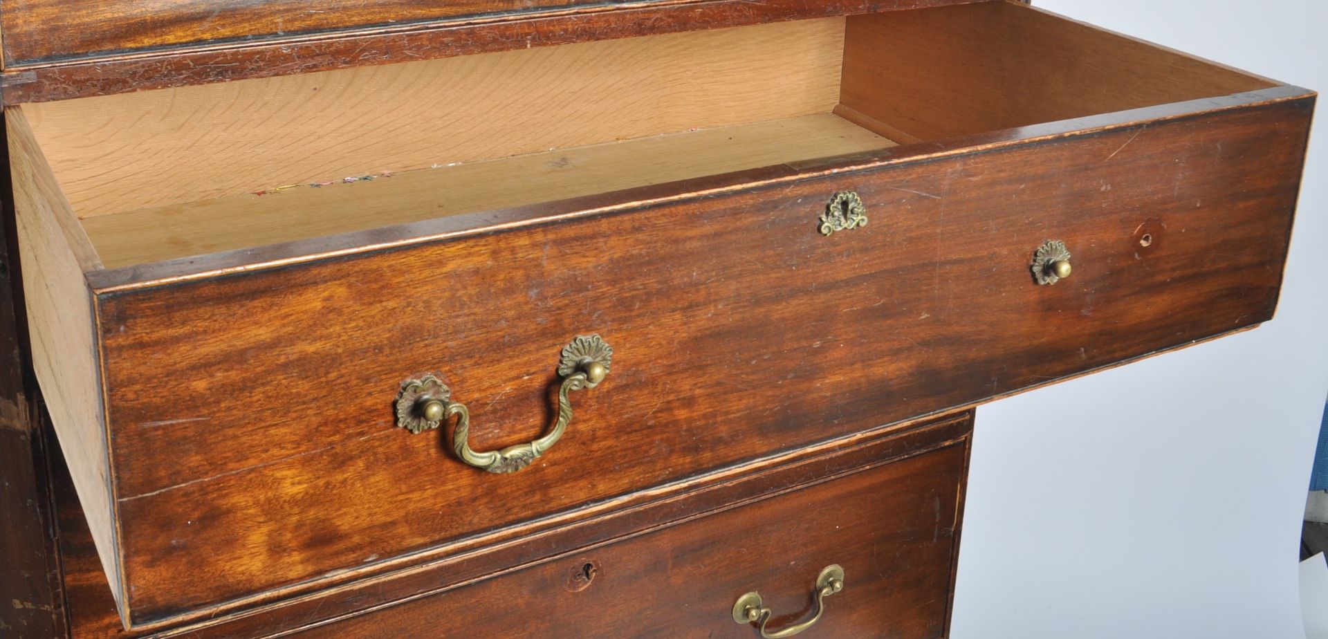 LARGE 19TH CENTURY VICTORIAN MAHOGANY CUPBOARD ON CHEST - Image 7 of 13