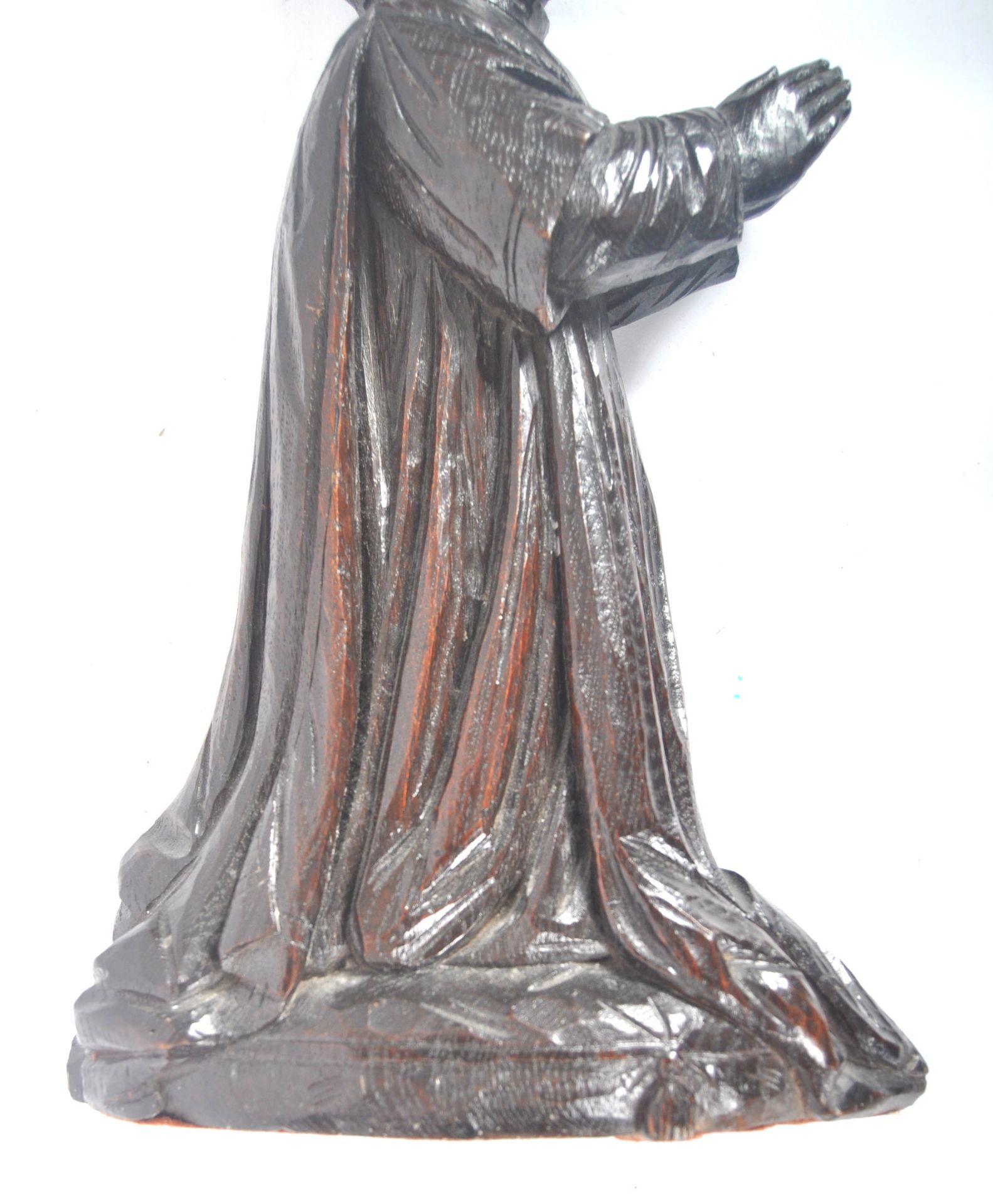 20TH CENTURY OAK CARVED RELIGIOUS FIGURE - Image 4 of 5