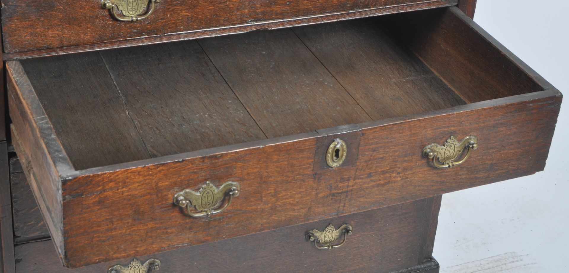 17TH CENTURY OAK & ELM COMMONWEALTH CHEST OF DRAWERS - Image 7 of 9