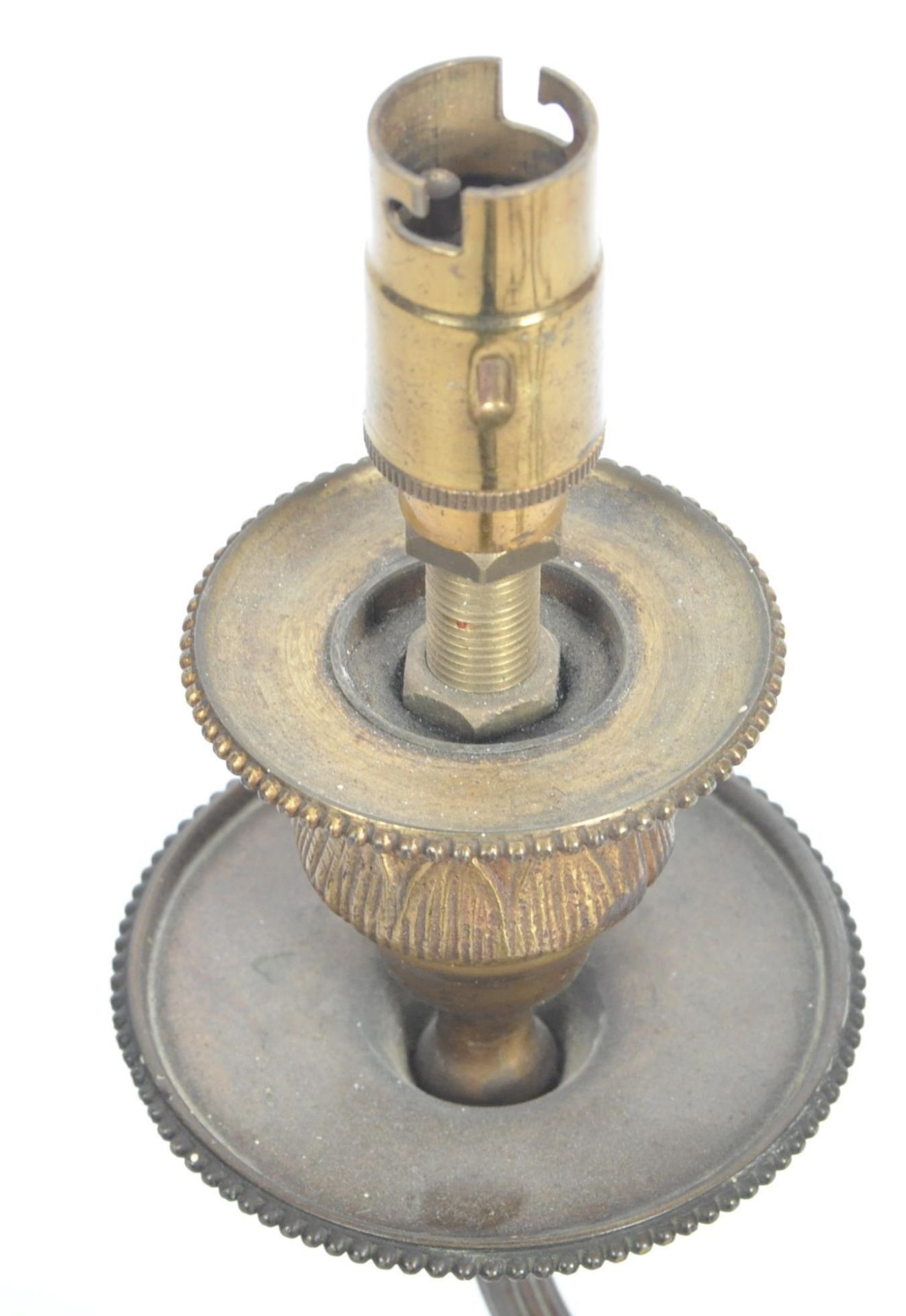 EDWARDIAN BRONZE AND ORMOLU DESK LAMP - Image 6 of 6