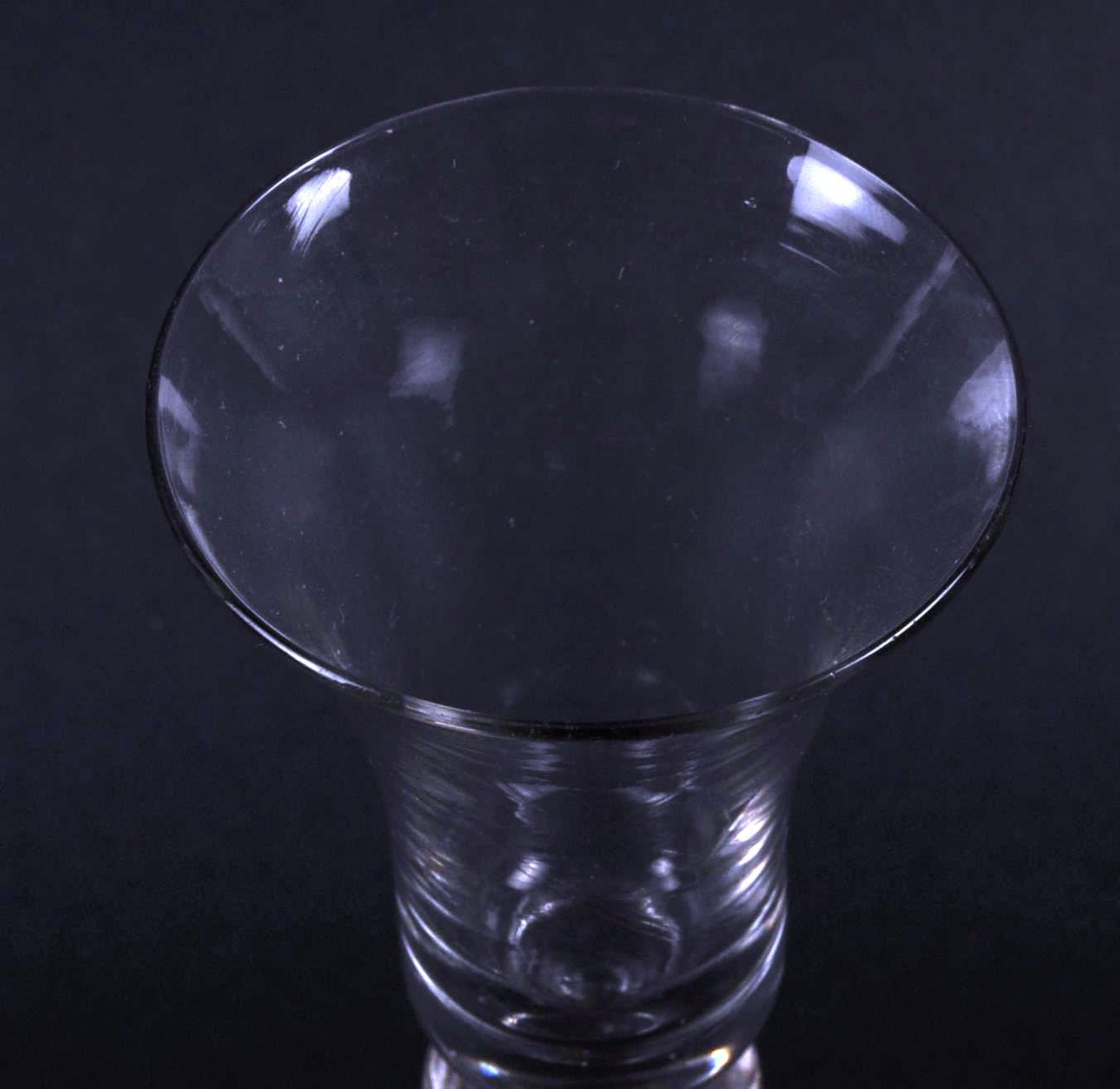 18TH CENTURY GEORGE III BALUSTER STEM WINE GLASS - Image 4 of 5