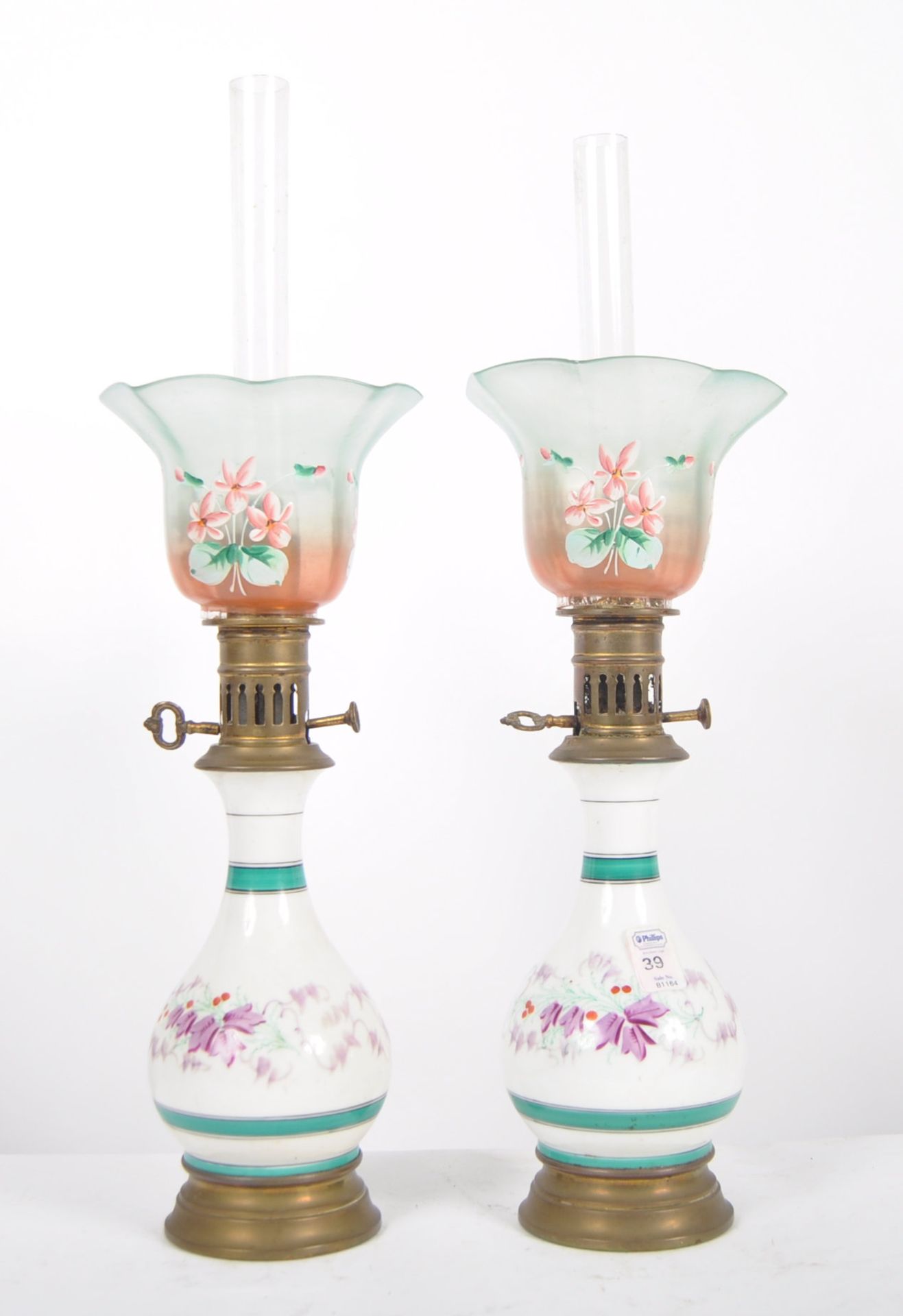 PAIR OF 19TH CENTURY PORCELAIN OIL LAMPS - Bild 2 aus 7