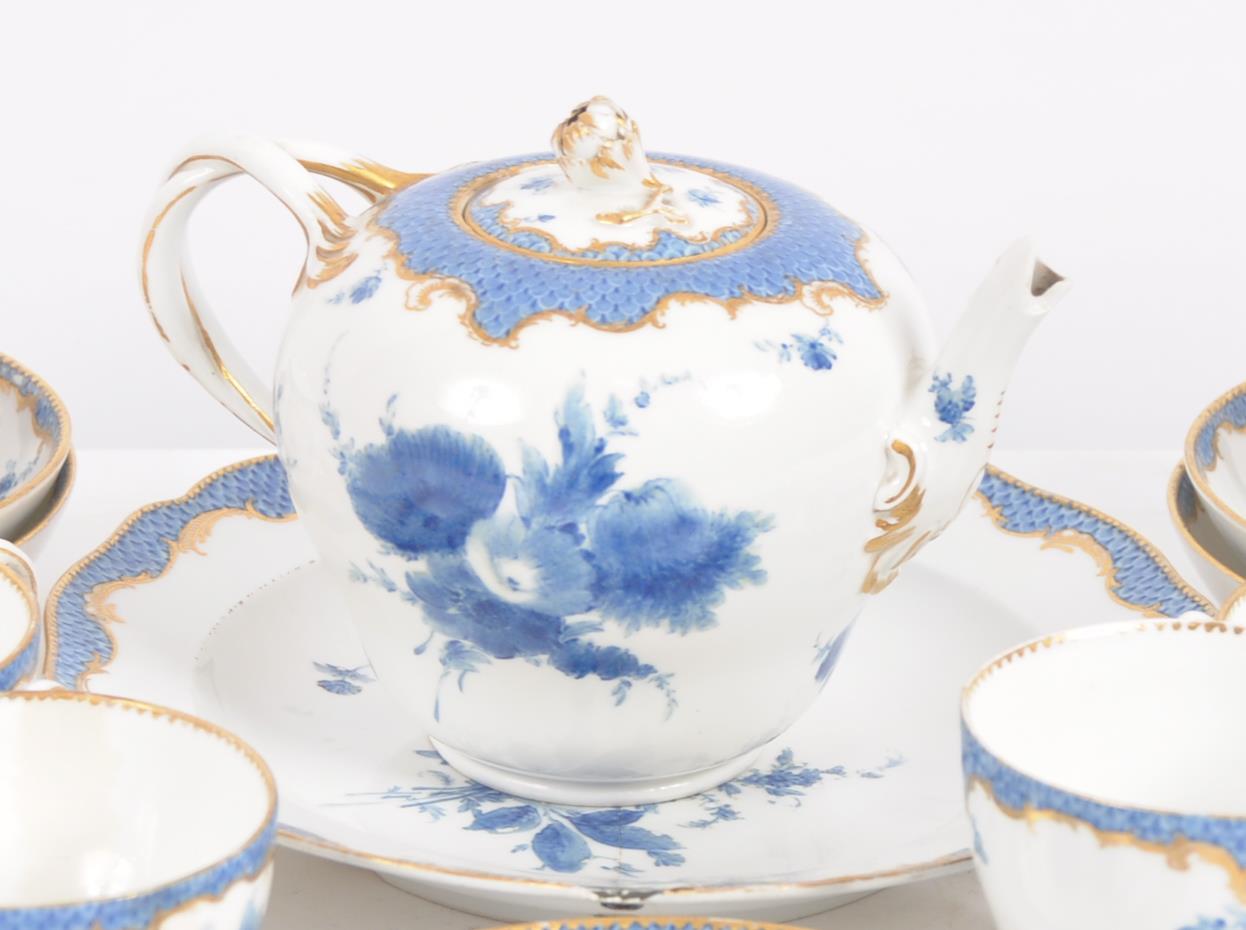 19TH CENTURY MEISSEN BLUE & WHITE PORCELAIN TEA SET - Image 3 of 18