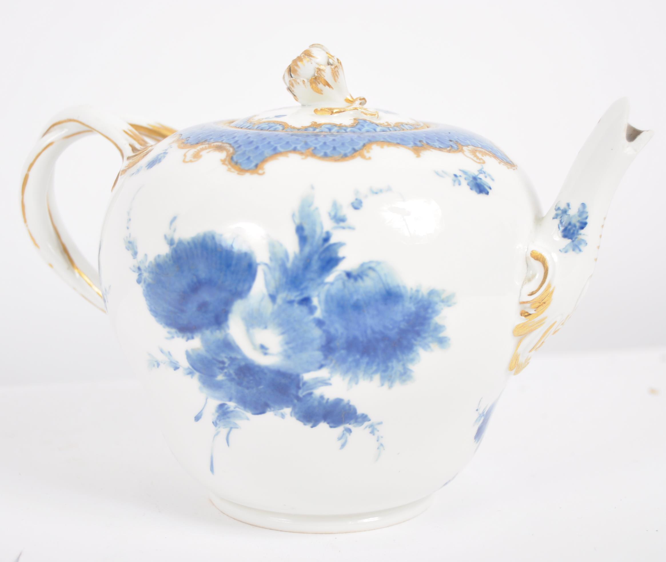 19TH CENTURY MEISSEN BLUE & WHITE PORCELAIN TEA SET - Image 13 of 18