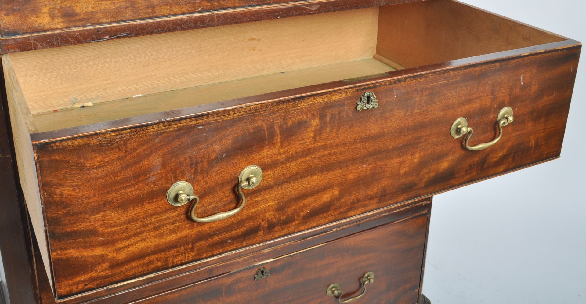 LARGE 19TH CENTURY VICTORIAN MAHOGANY CUPBOARD ON CHEST - Image 9 of 13