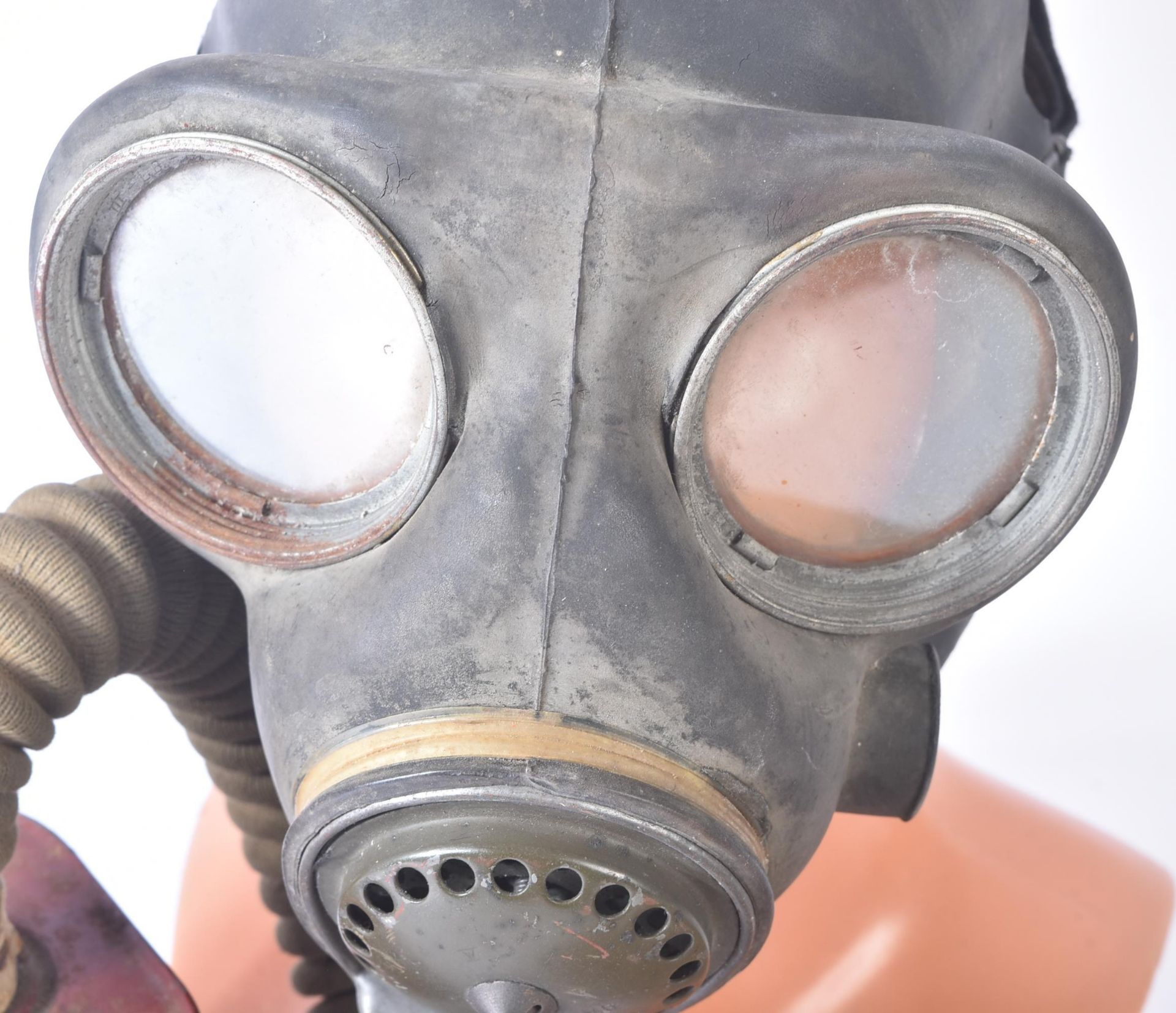 WWII SECOND WORLD WAR RESPIRATOR GAS MASKS - Image 2 of 6