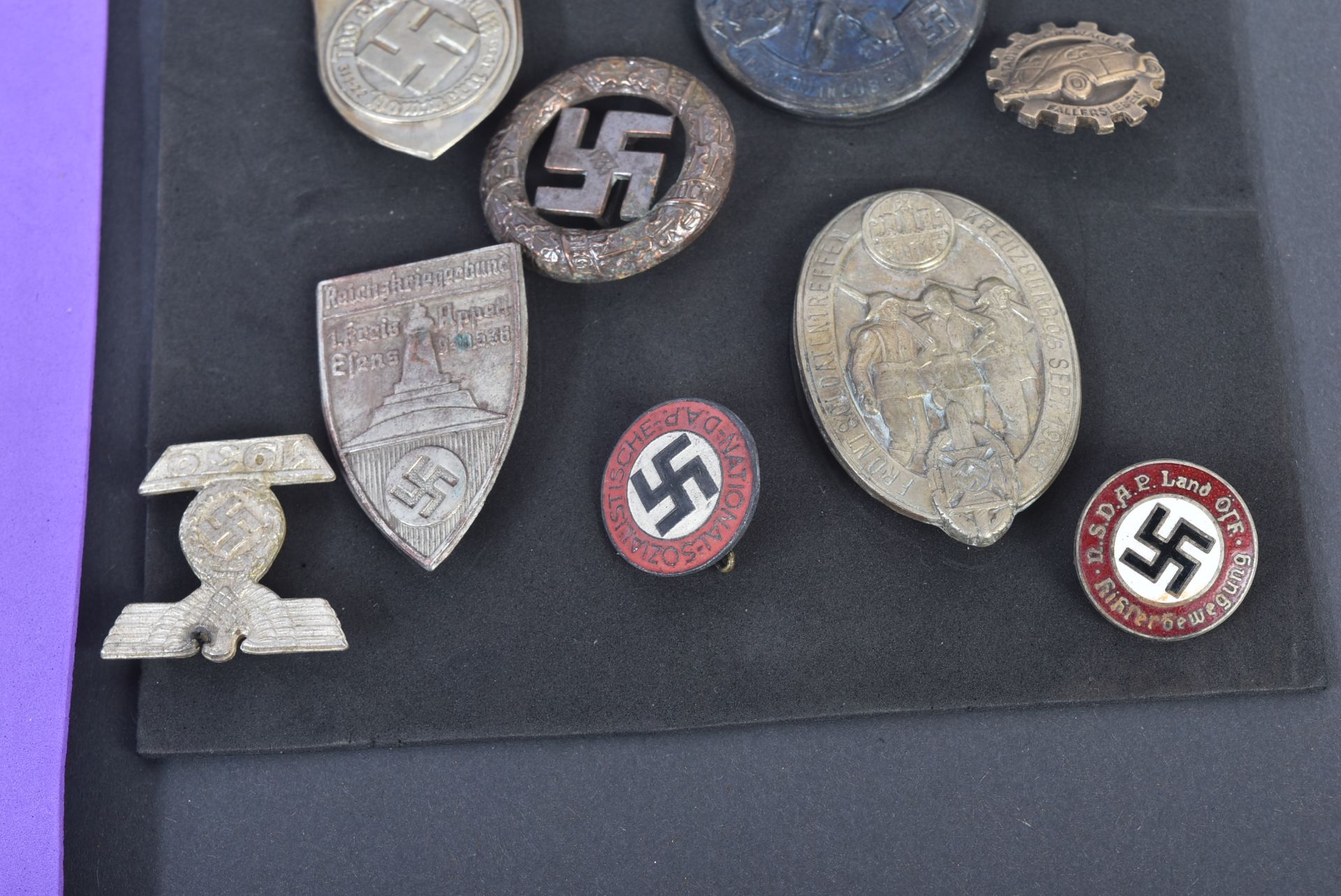 COLLECTION OF ASSORTED SECOND WORLD WAR GERMAN BADGES - Bild 5 aus 6