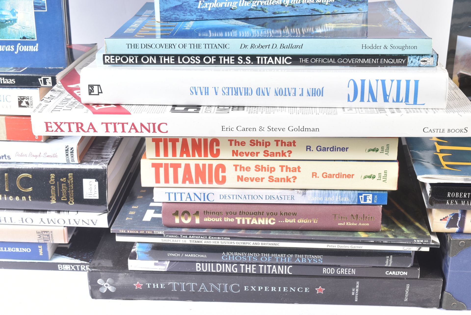 RMS TITANIC - COLLECTION OF ASSORTED BOOKS - Image 4 of 6