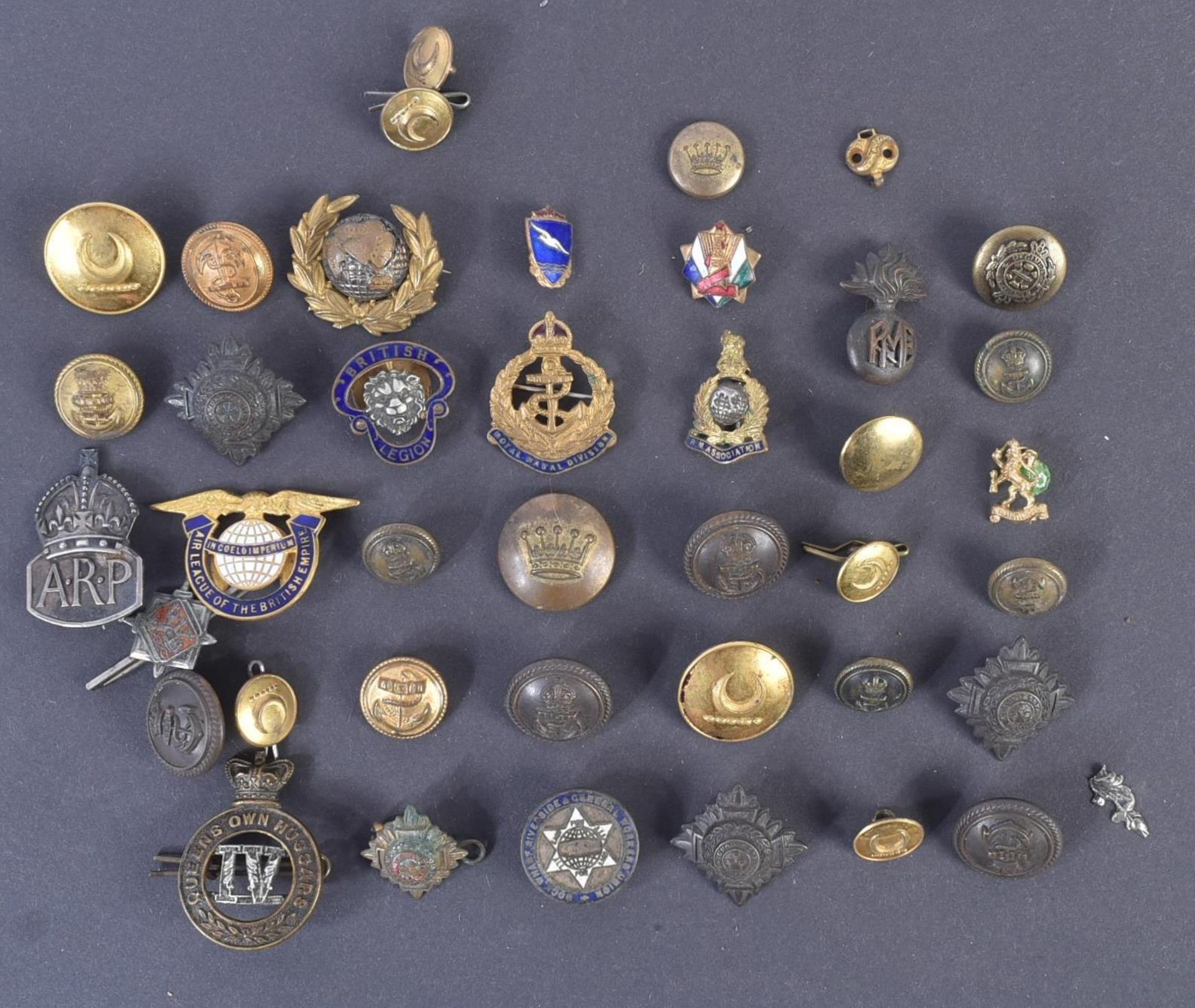 MILITARY BUTTONS, BADGES, CAP BADGES & MORE