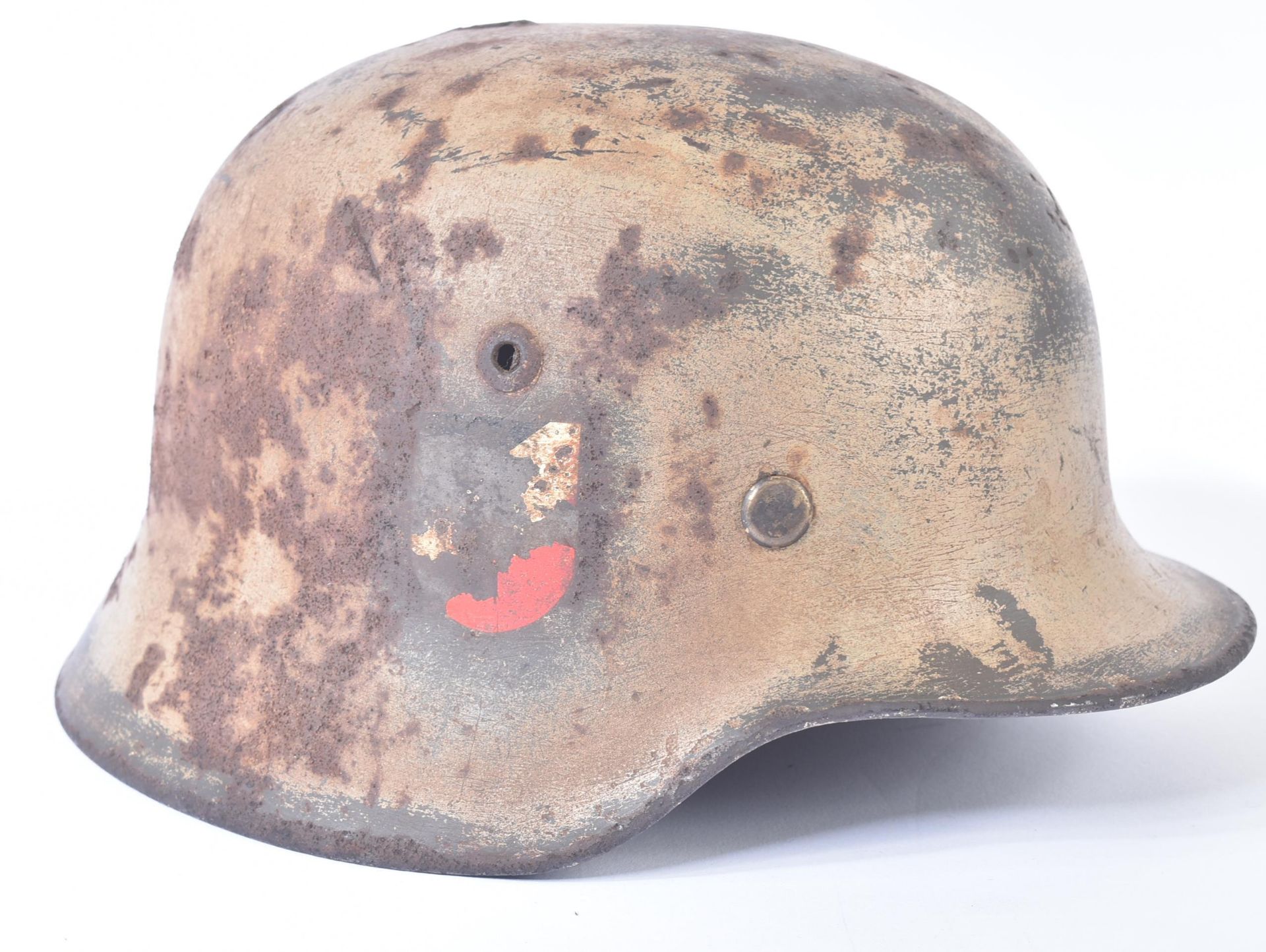 WWII SECOND WORLD WAR GERMAN M40 AFRIKA KORPS HELMET - Image 3 of 5