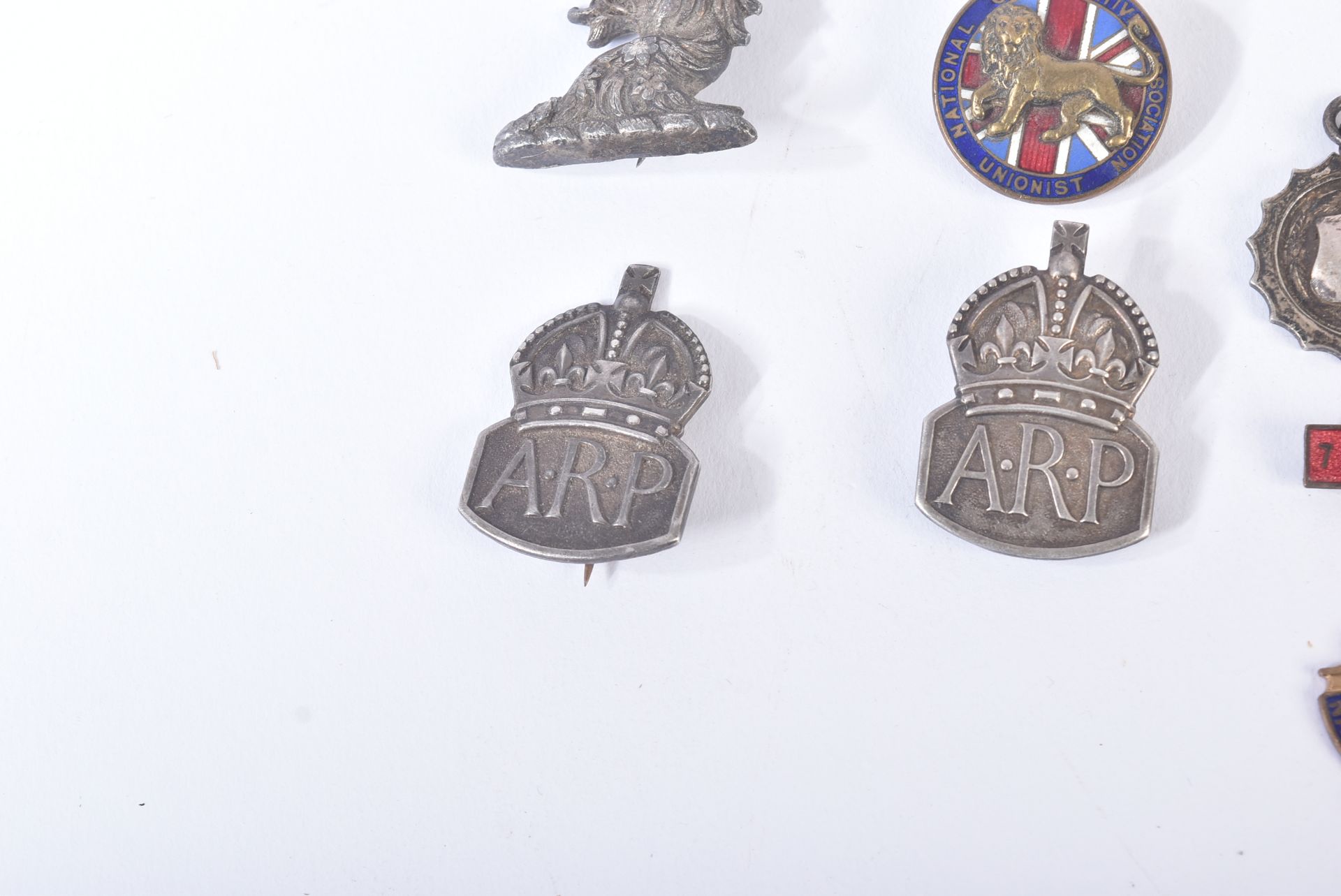 COLLECTION OF ASSORTED BRITISH MILITARY PIN BADGES - Bild 5 aus 8