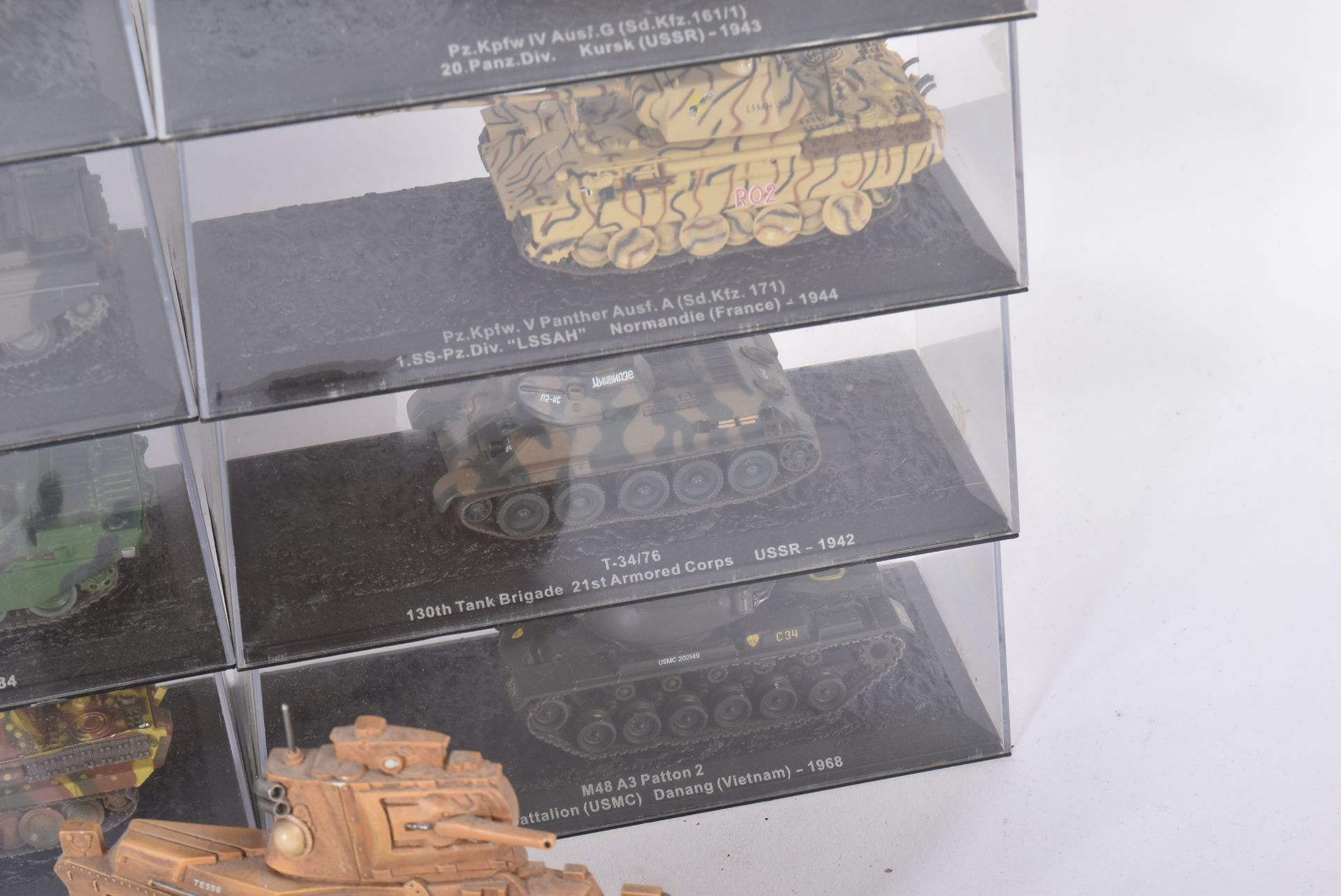 COLLECTION OF ASSORTED MILITARY TANK MODELS - Image 9 of 10