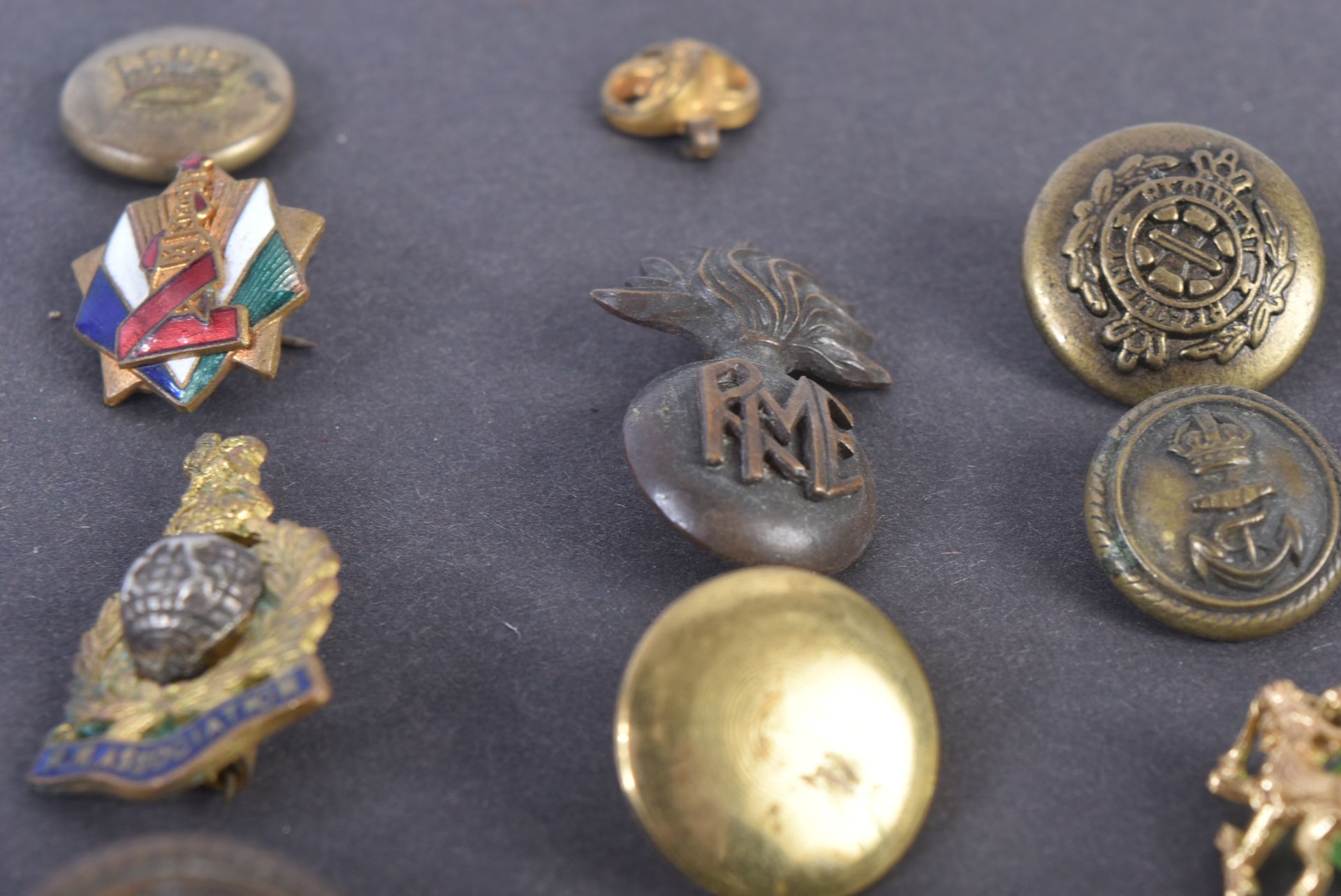 MILITARY BUTTONS, BADGES, CAP BADGES & MORE - Image 5 of 7