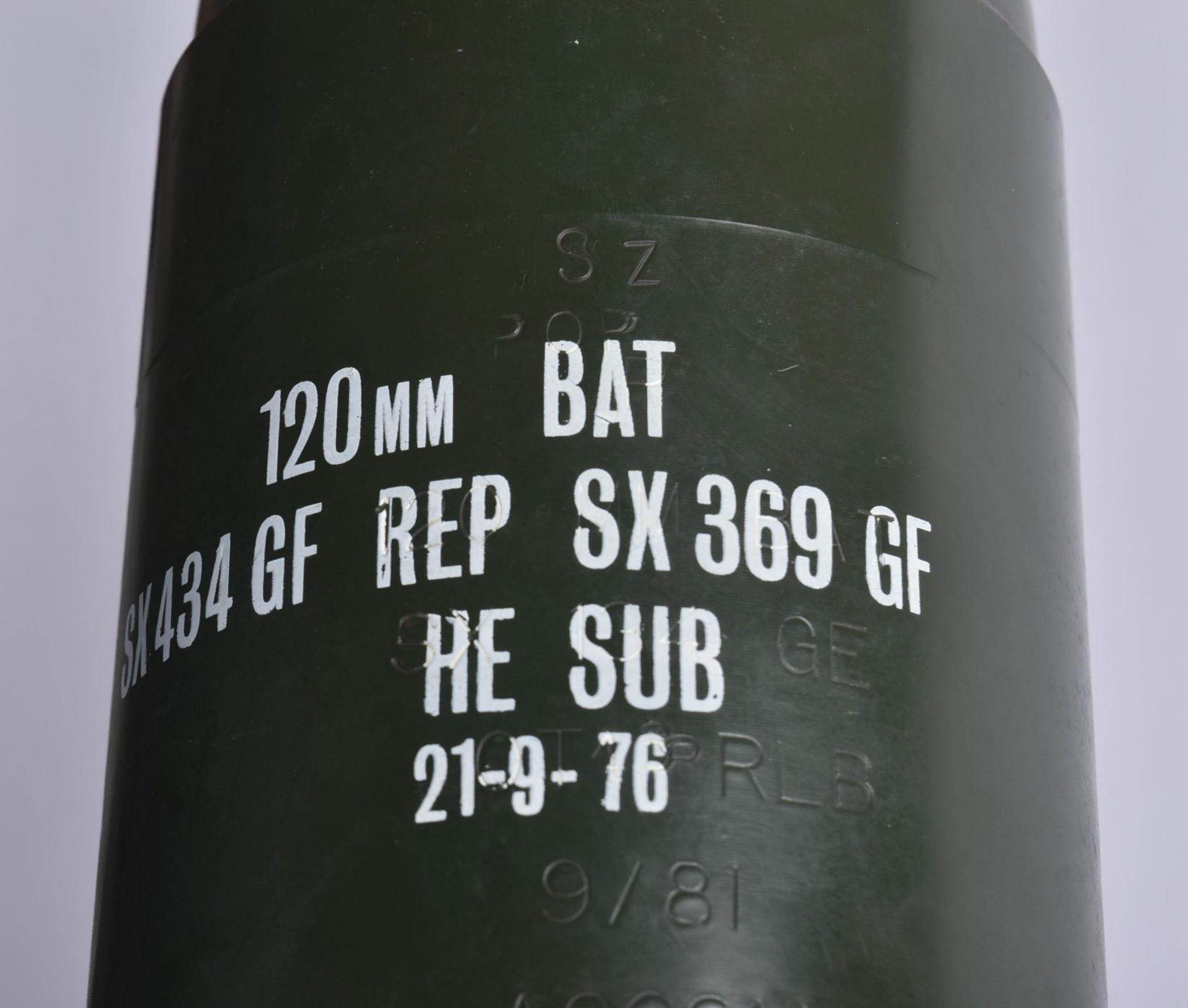 VINTAGE BRITISH ARMY 120MM BAT BATTALION ANTI TANK ROUND - Image 4 of 6