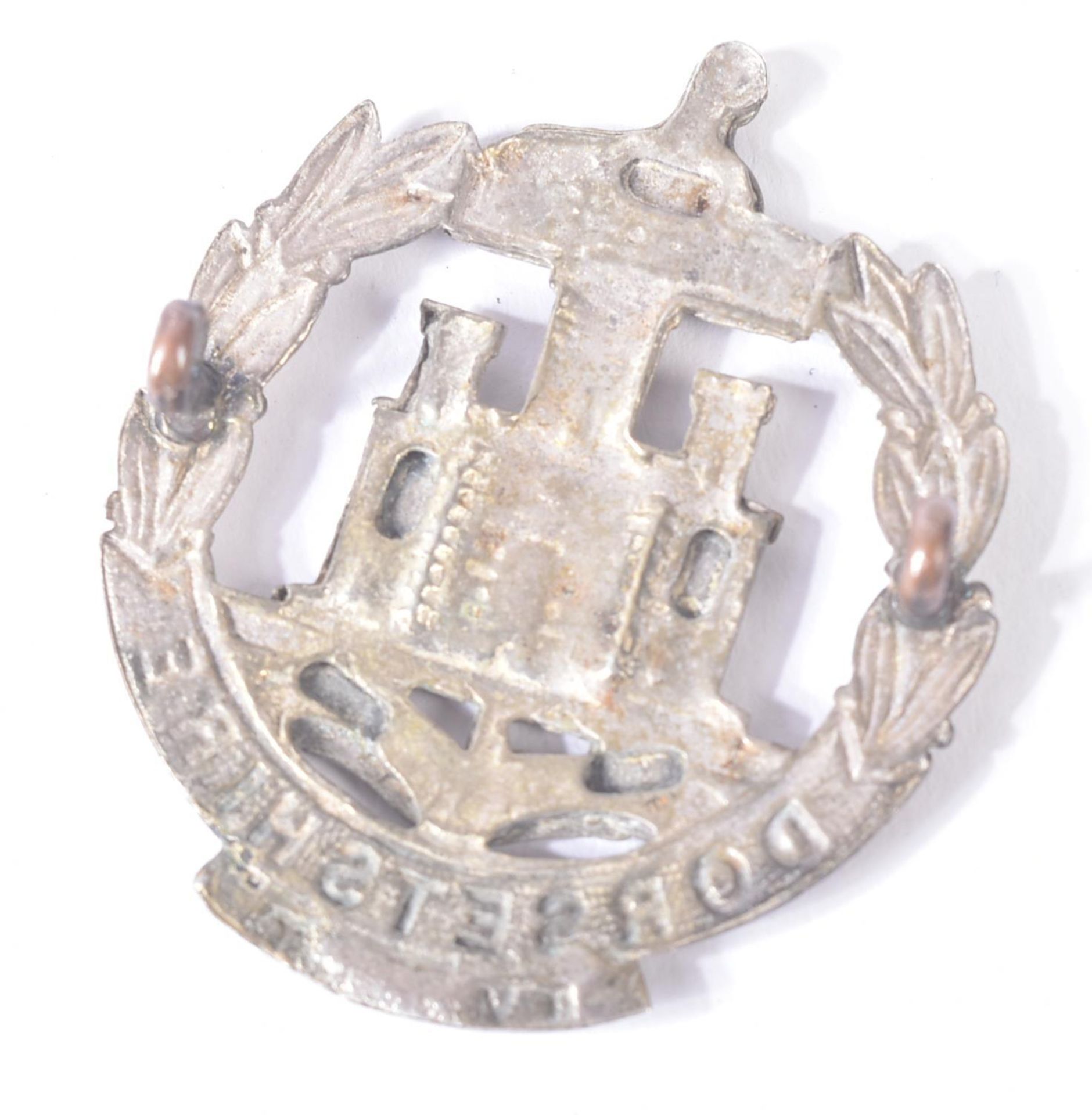 WWI FIRST WORLD WAR DORSETSHIRE REGIMENT SILVER CAP BADGE - Image 2 of 2