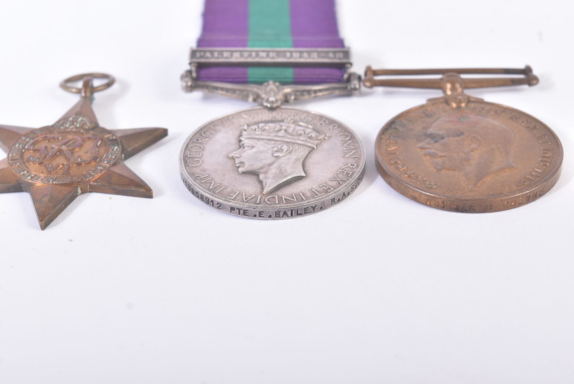 COLLECTION OF FIRST & SECOND WORLD WAR MEDALS - Bild 5 aus 8