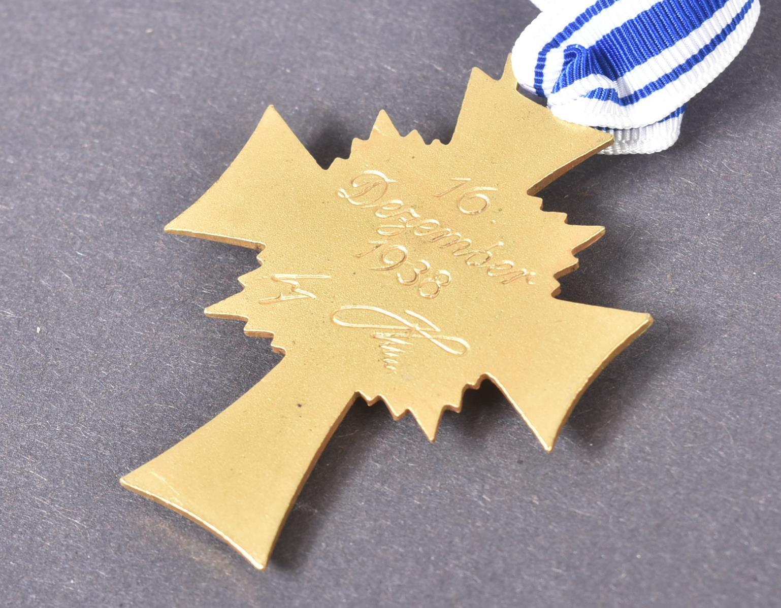 TWO WWII SECOND WORLD WAR GERMAN MOTHERS CROSS MEDALS - Image 5 of 5