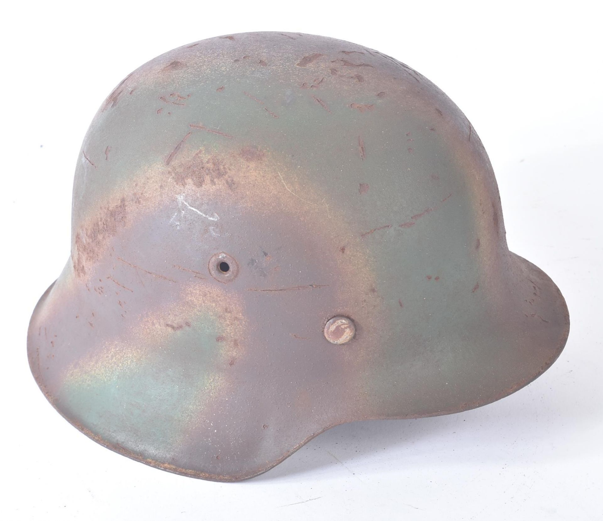 WWII SECOND WORLD WAR GERMAN M42 COMBAT HELMET - Image 4 of 5