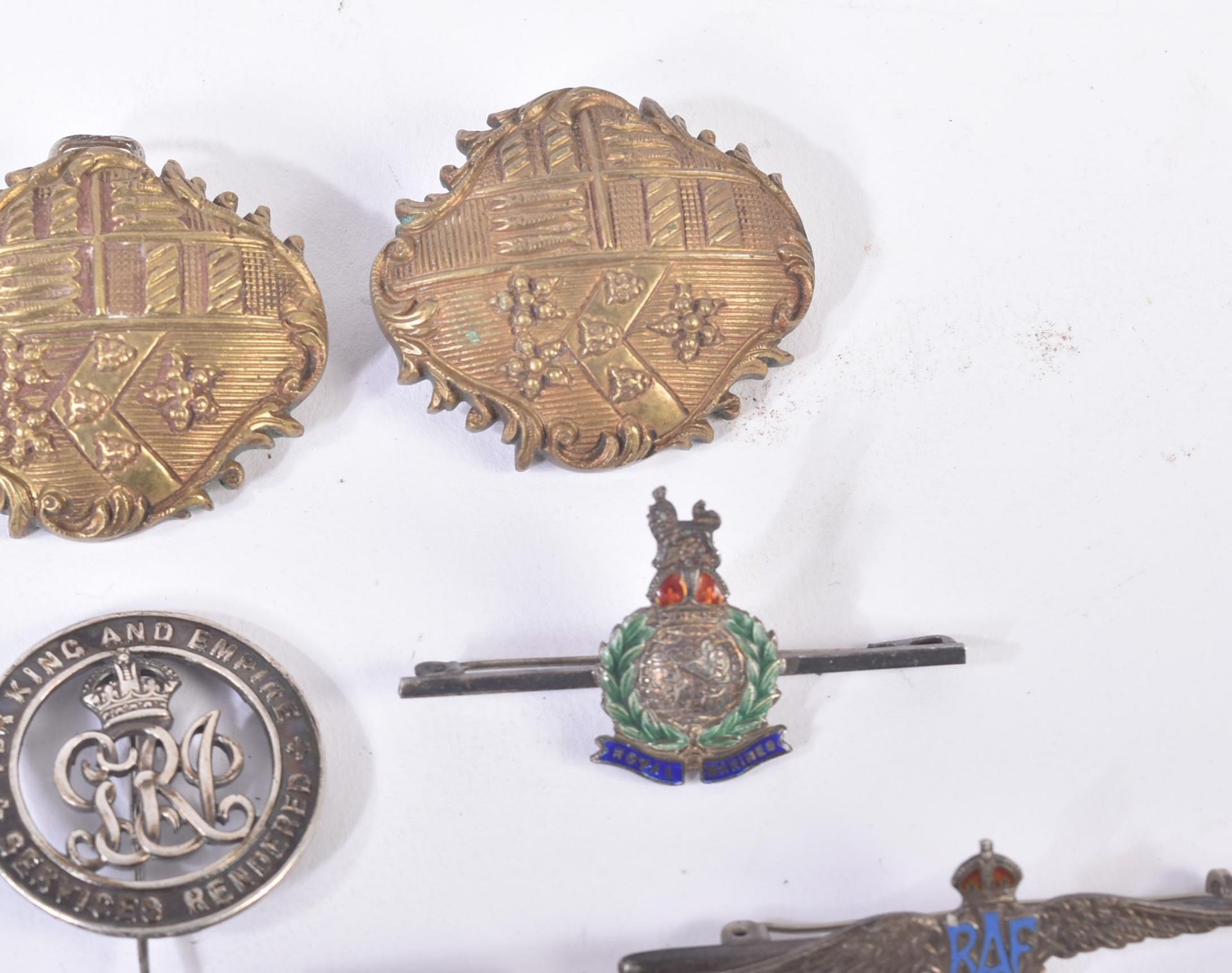 COLLECTION OF ASSORTED BRITISH MILITARY PIN BADGES - Bild 7 aus 8