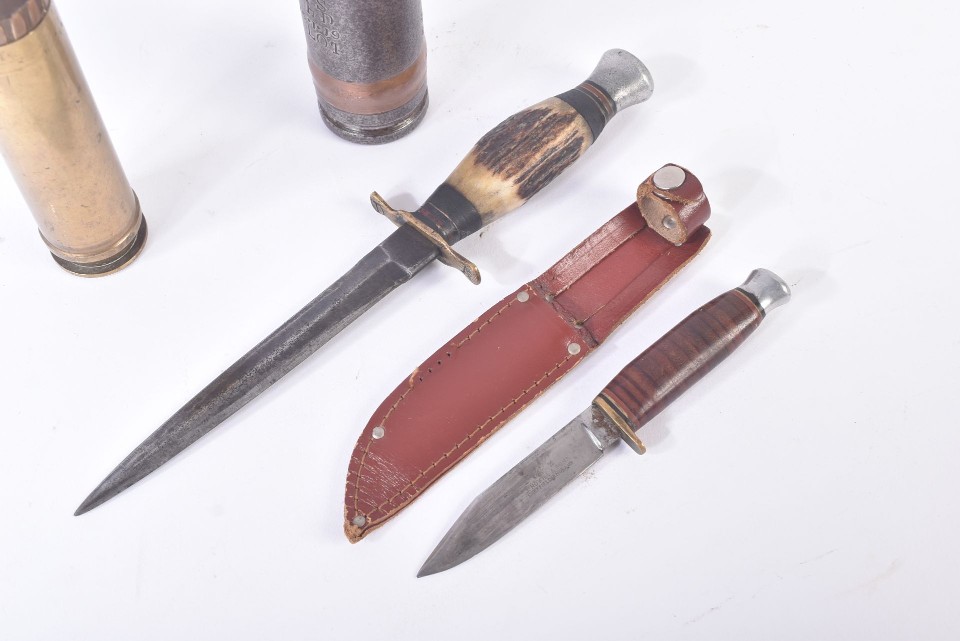 COLLECTION OF ASSORTED BRITISH WORLD WAR MILITARY ITEMS - Image 3 of 11