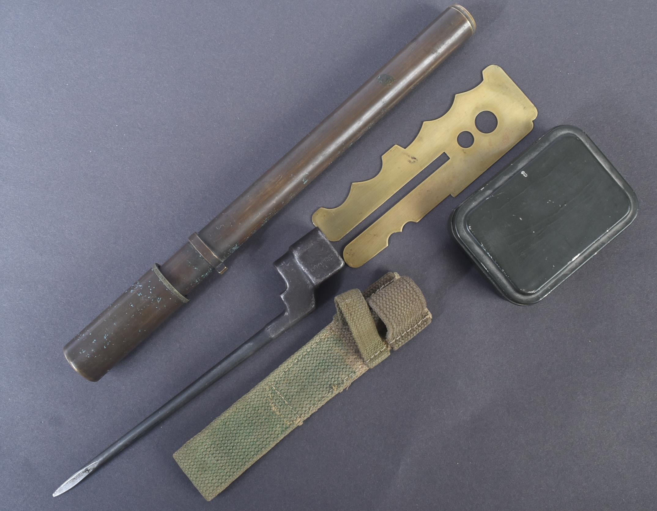 COLLECTION OF ASSORTED BRITISH MILITARY ITEMS