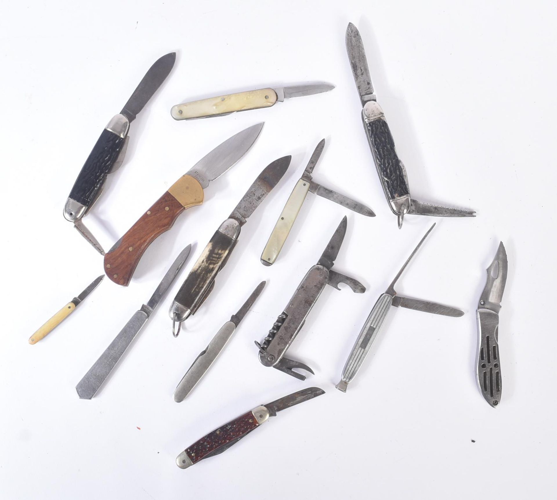 KNIVES - COLLECTION OF ASSORTED VINTAGE POCKET KNIVES