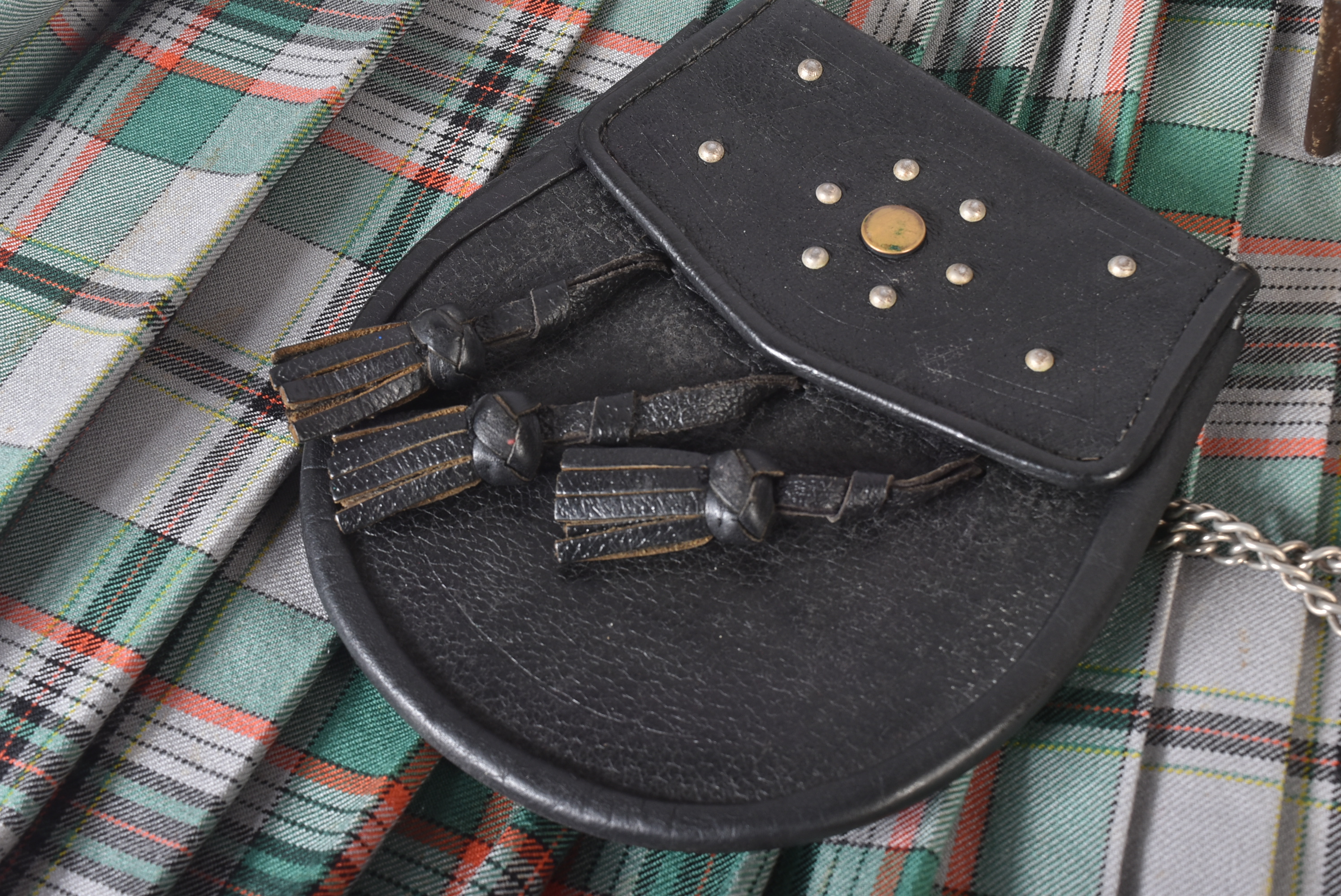 VINTAGE SCOTTISH HIGHLAND KILTS WITH SPORRAN & BELT - Image 4 of 5