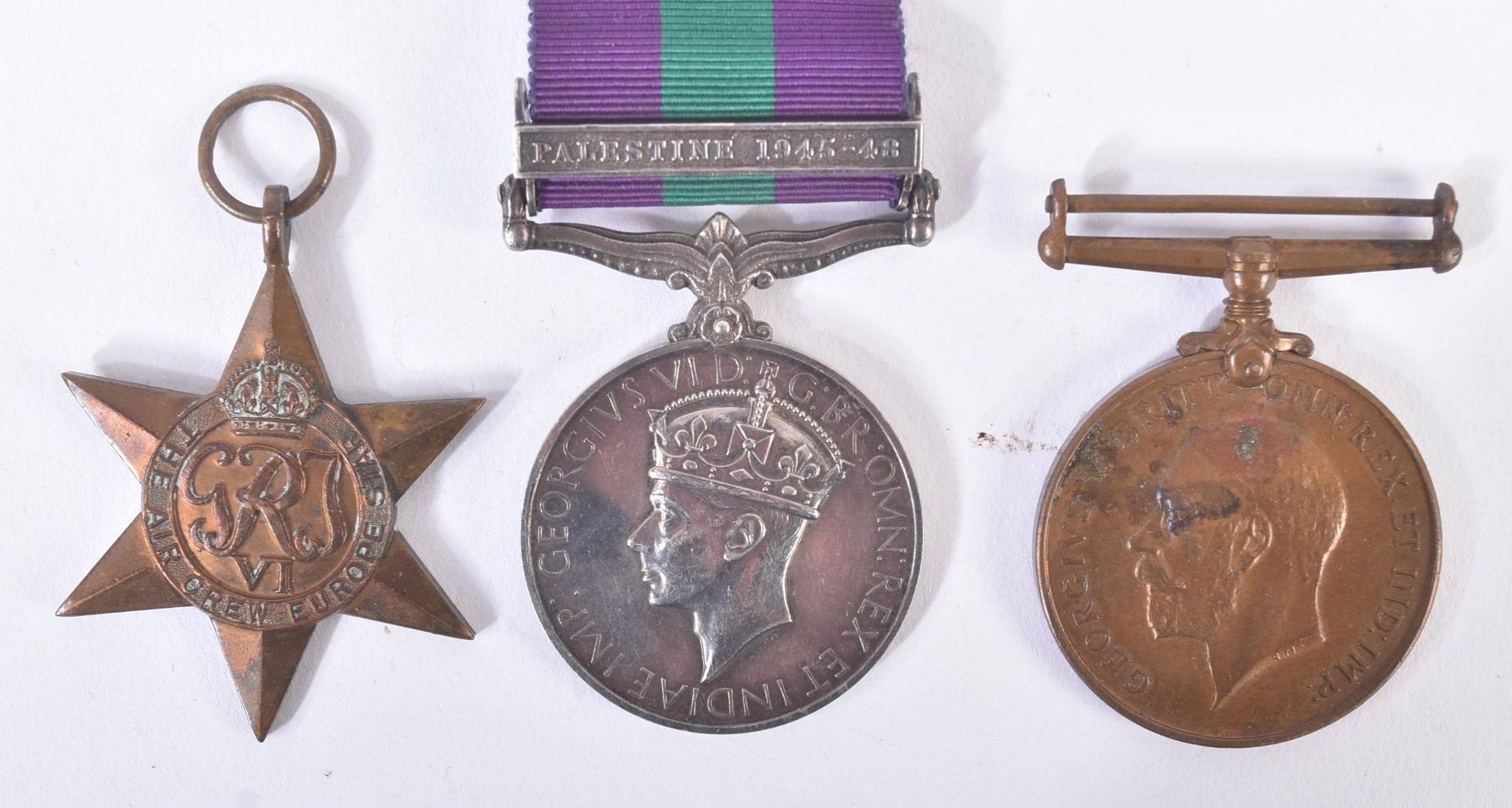 COLLECTION OF FIRST & SECOND WORLD WAR MEDALS