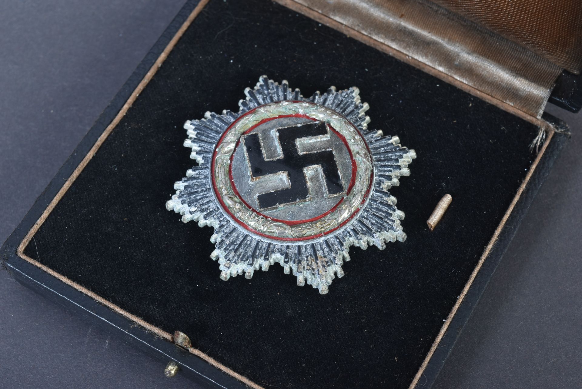 WWII SECOND WORLD WAR DEUTSCHES KREUZ / GERMAN CROSS - Image 2 of 4