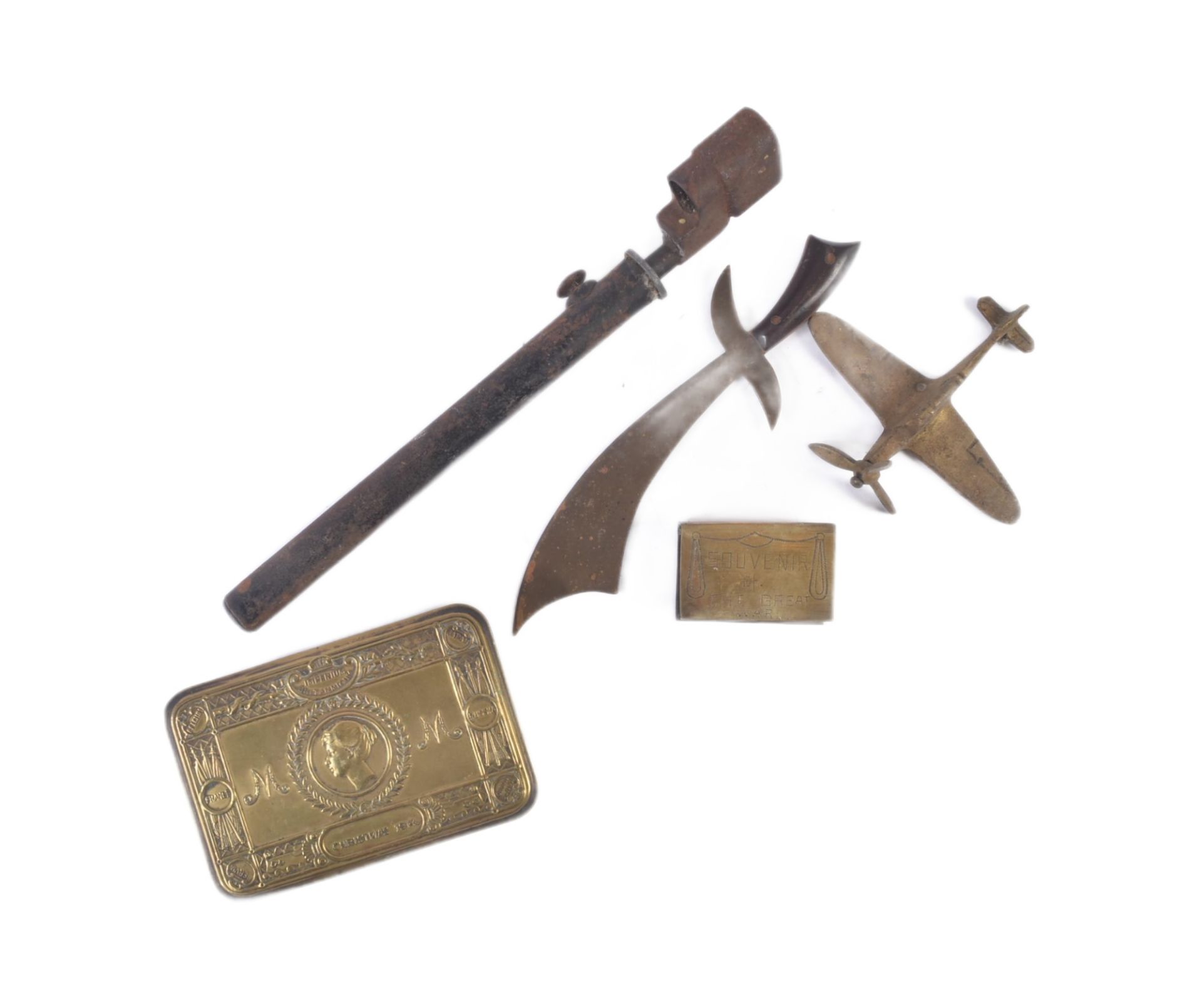 COLLECTION OF ASSORTED FIRST WORLD WAR MILITARIA