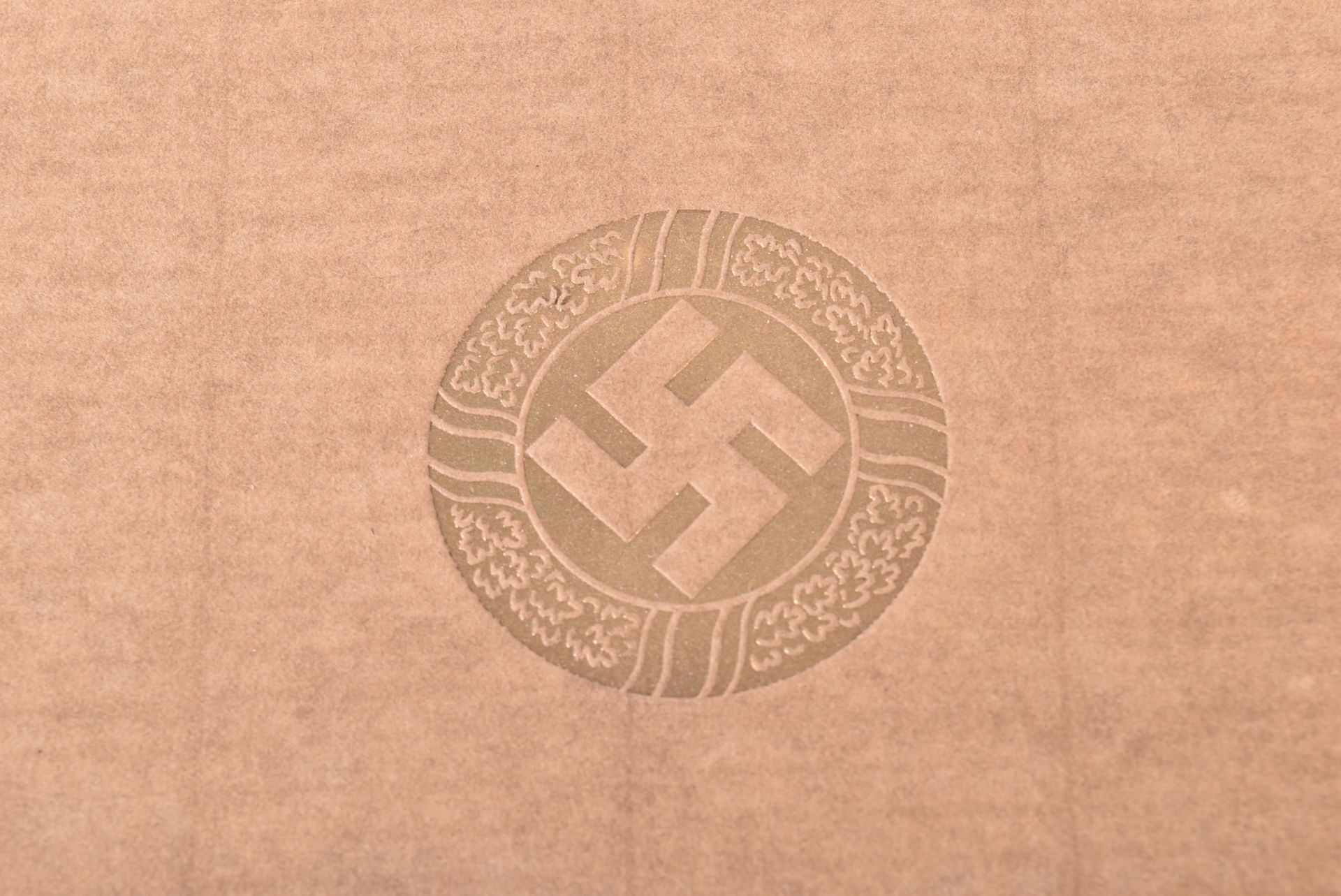 SECOND WORLD WAR GERMAN BOOK ' THE UNKNOWN HITLER ' - Bild 2 aus 8