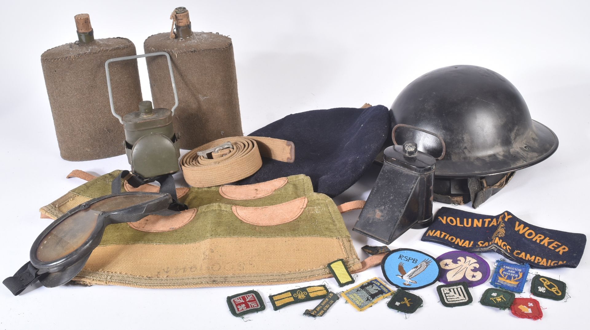 COLLECTION OF ASSORTED BRITISH MILITARIA