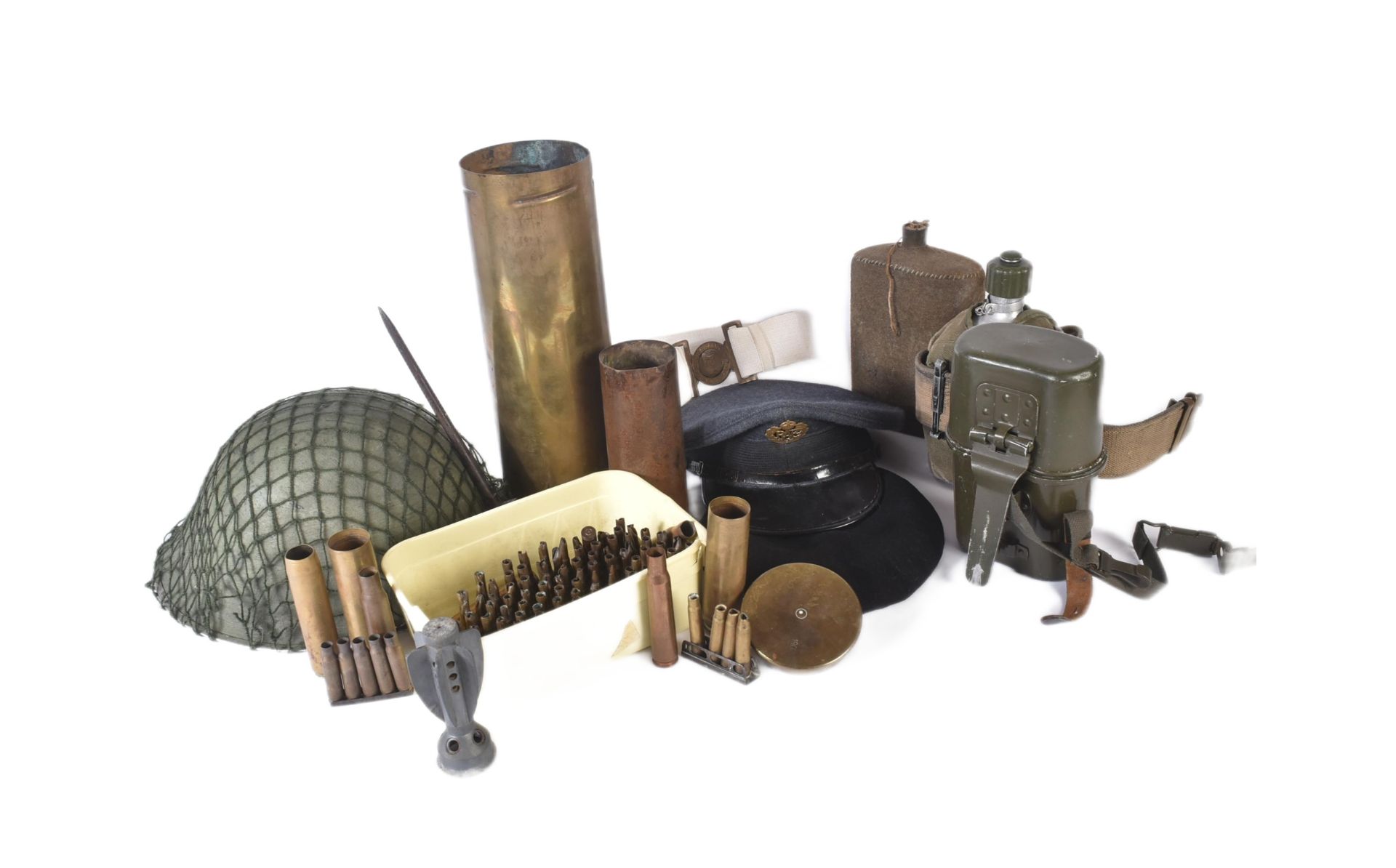 COLLECTION OF ASSORTED BRITISH MILITARIA