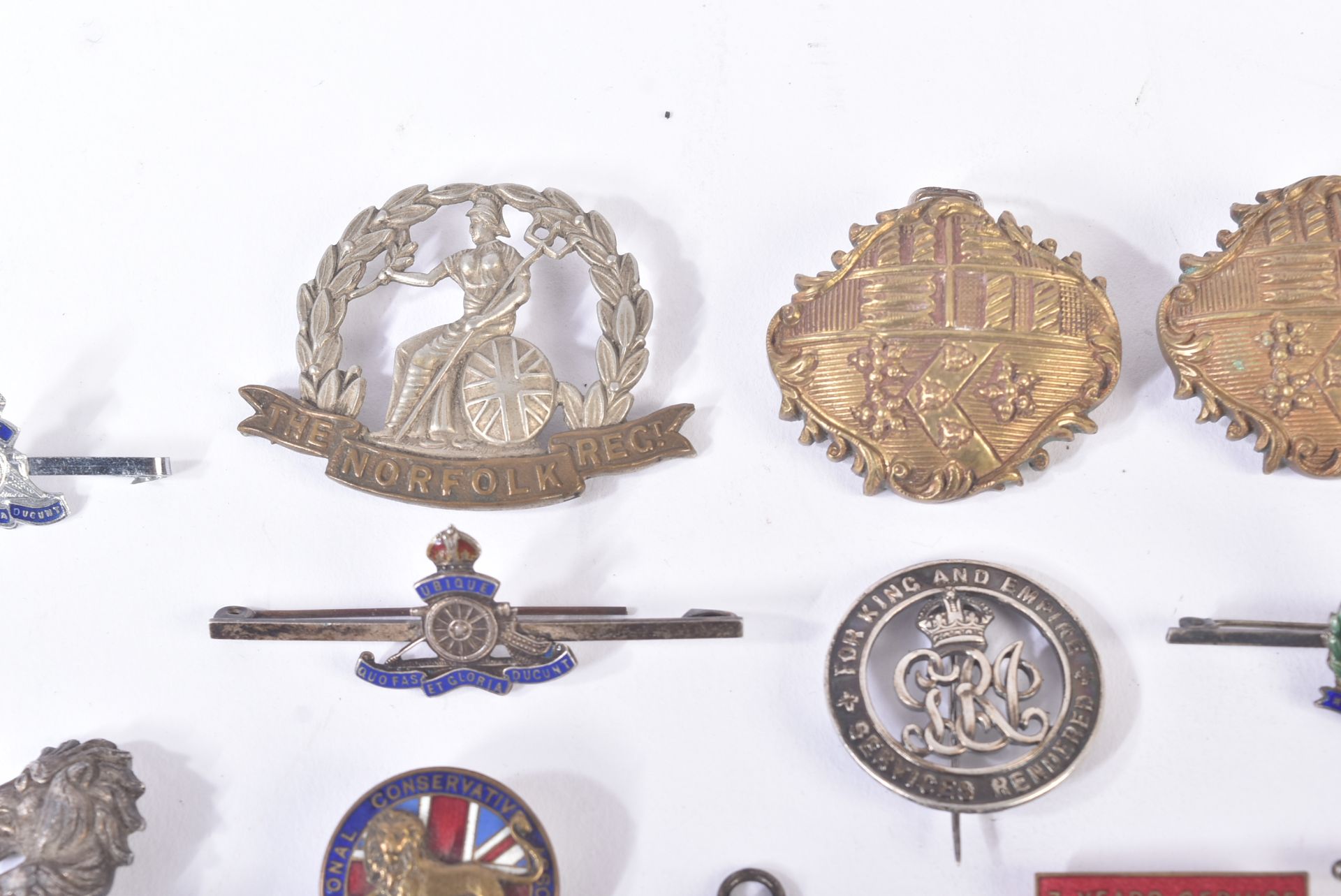 COLLECTION OF ASSORTED BRITISH MILITARY PIN BADGES - Bild 8 aus 8